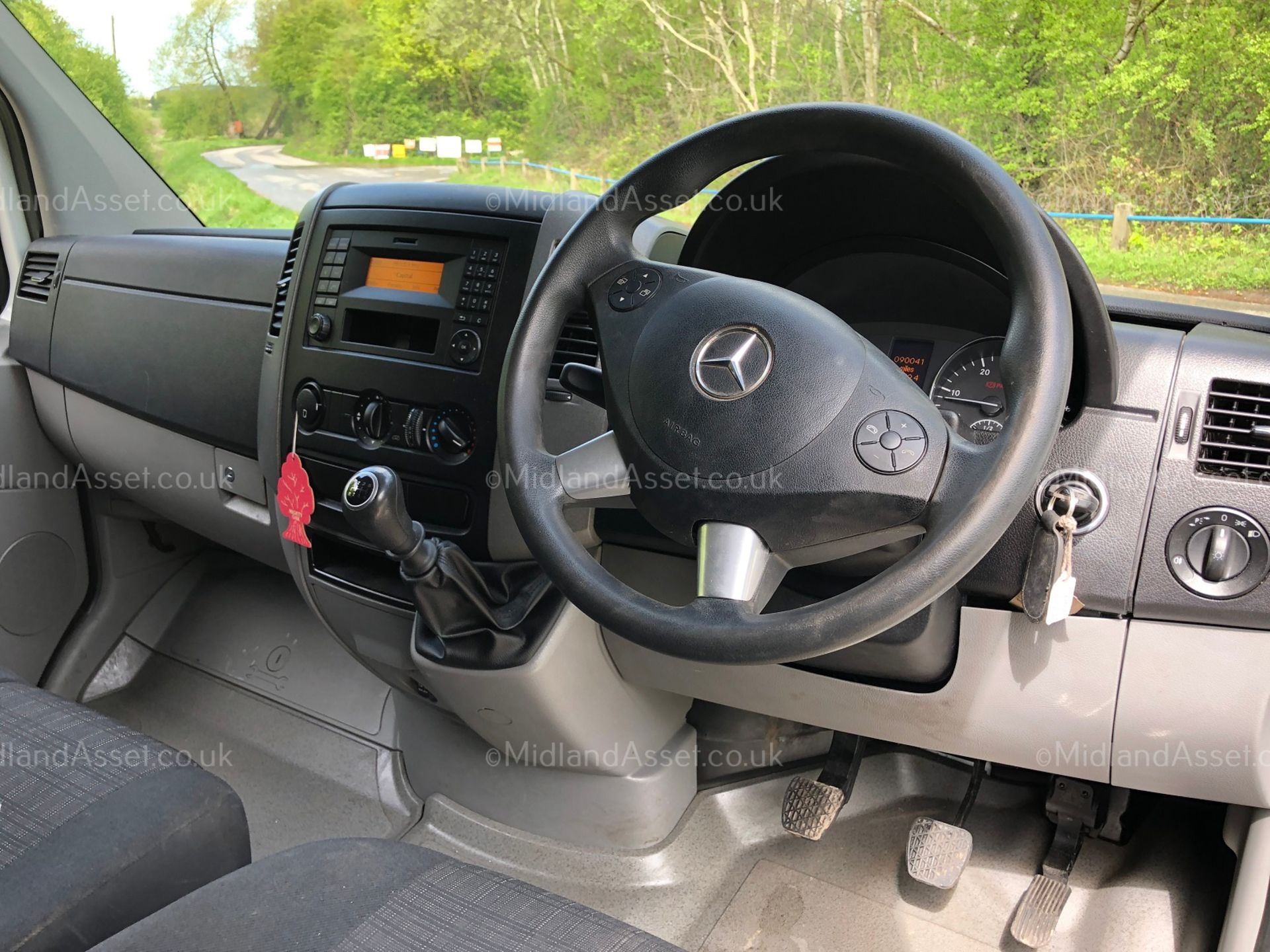 2015/15 REG MERCEDES-BENZ SPRINTER 313 CDI WHITE DIESEL PANEL VAN, SHOWING 0 FORMER KEEPERS *NO VAT* - Image 16 of 19