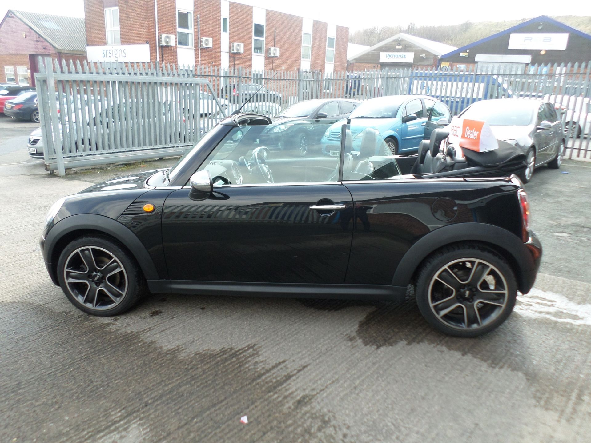 2009/59 REG MINI COOPER BLACK PETROL CONVERTIBLE, SHOWING 2 FORMER KEEPERS *NO VAT* - Image 6 of 9