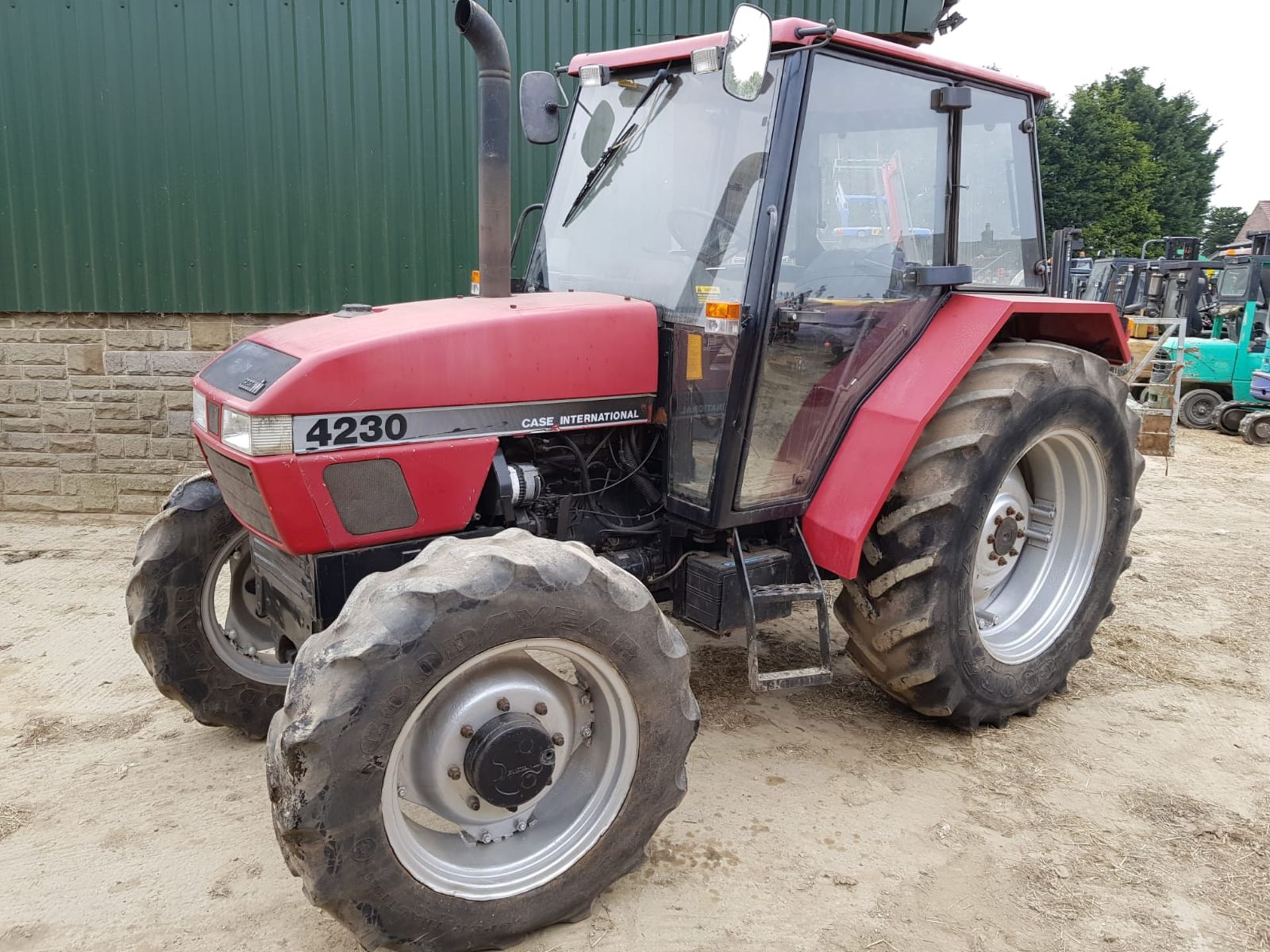 1994/M REG CASE 4230 INTERNATIONAL TRACTOR, STARTS, RUNS AND DRIVES *PLUS VAT* - Image 2 of 11