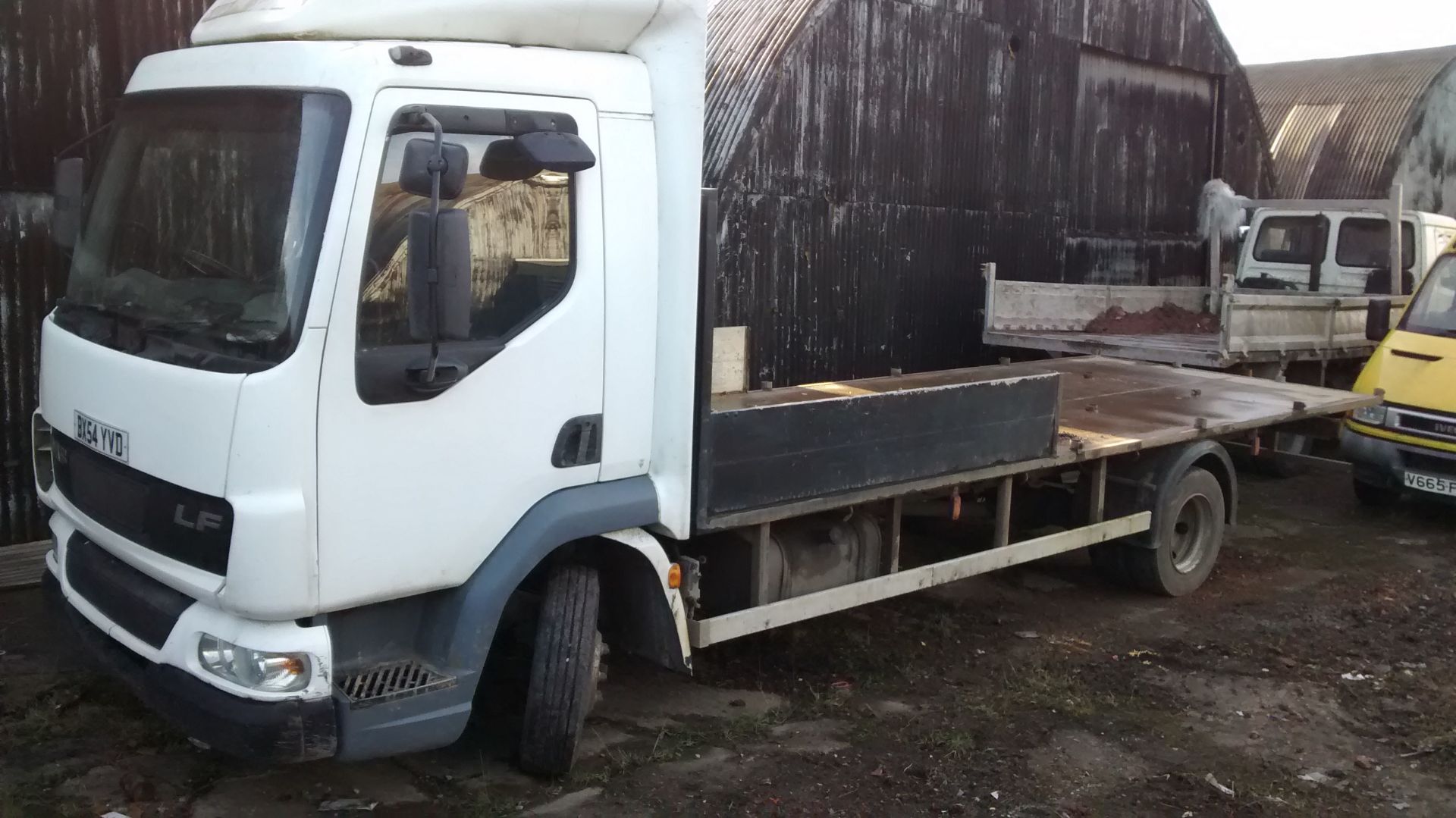 2004/54 REG DAF TRUCKS WHITE DIESEL FLATBED 7500KG, SHOWING 3 FORMER KEEPERS *PLUS VAT* - Image 2 of 10