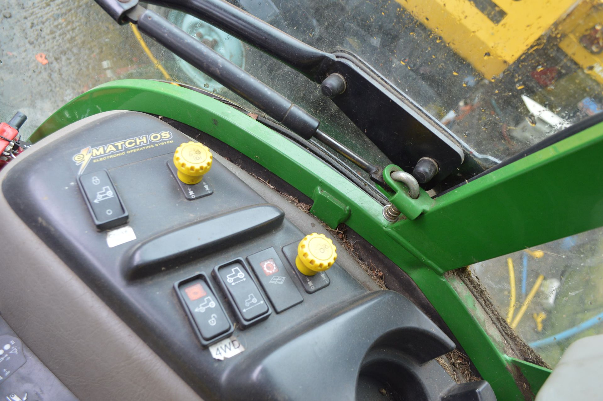 YEAR UNKNOWN JOHN DEERE 4310 4WD RIDE ON MOWER WITH CAB *PLUS VAT* - Image 8 of 11