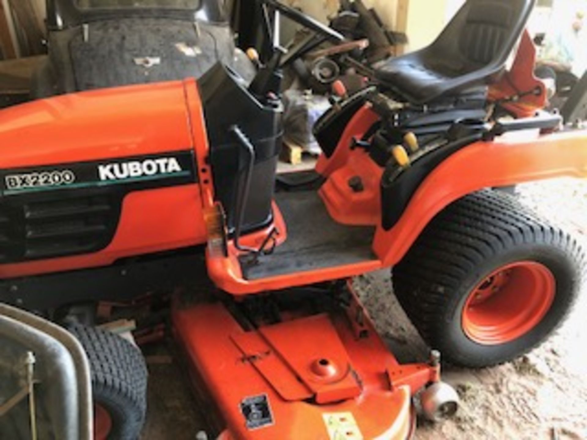 2000 KUBOTA BX COMPACT TRACTOR IN VERY GOOD CONDITION 54" HD CUTTING DECK *PLUS VAT* - Image 4 of 9