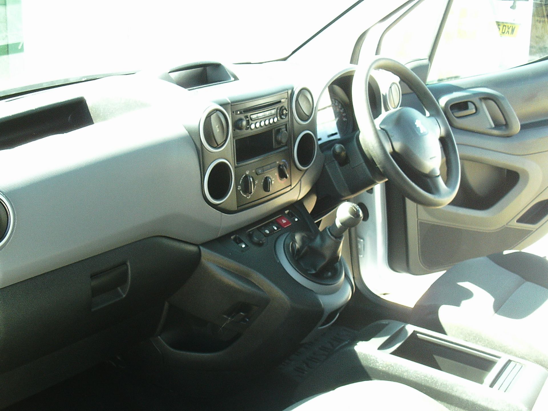 2017/17 REG PEUGEOT PARTNER S L2 BLUE HDI LWB WHITE DIESEL PANEL VAN, SHOWING 0 FORMER KEEPERS - Image 8 of 13