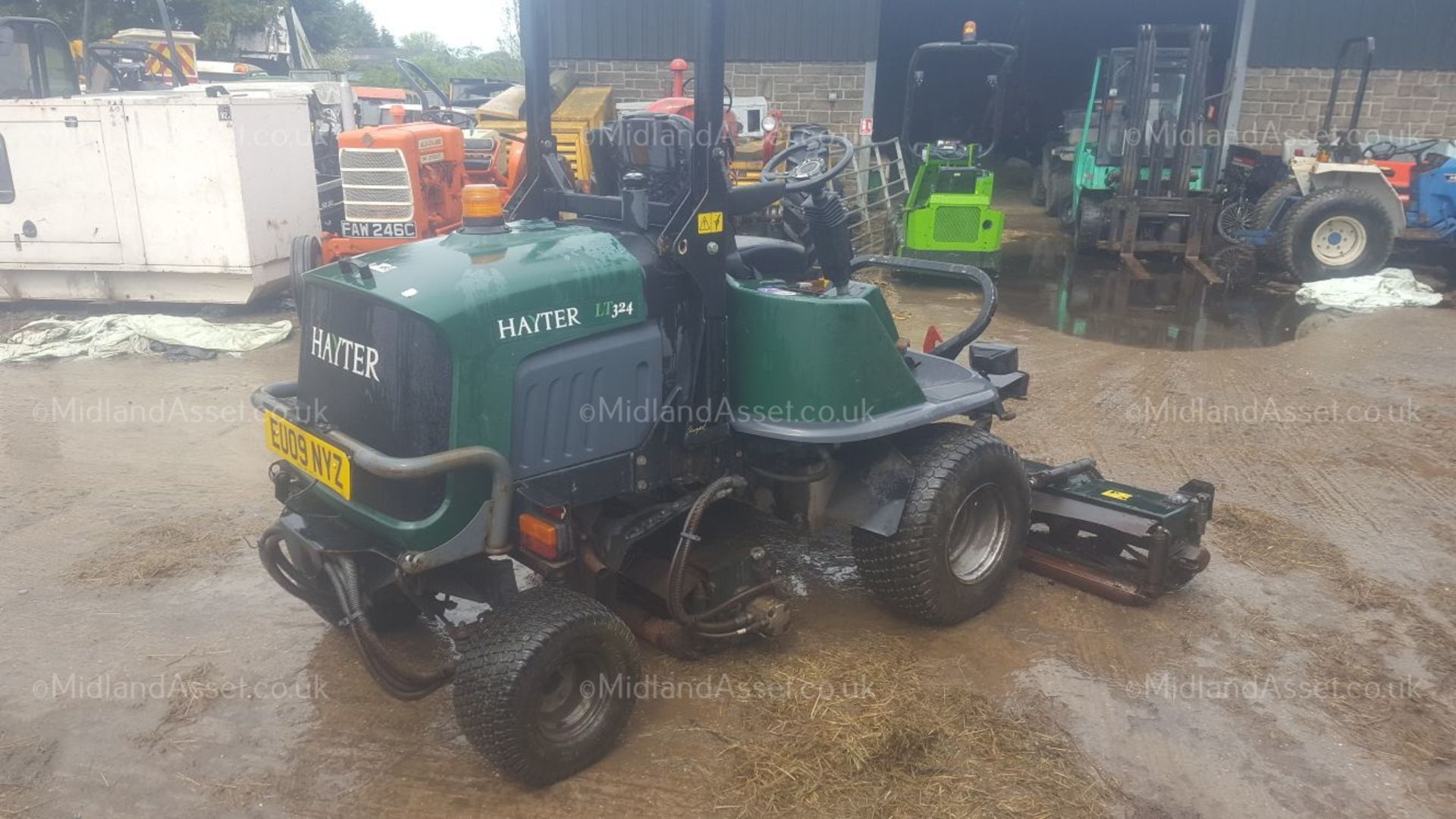 2009 HAYTER 3 GANG MOWER, STARTS, DRIVES & MOWS *PLUS VAT* - Image 4 of 11