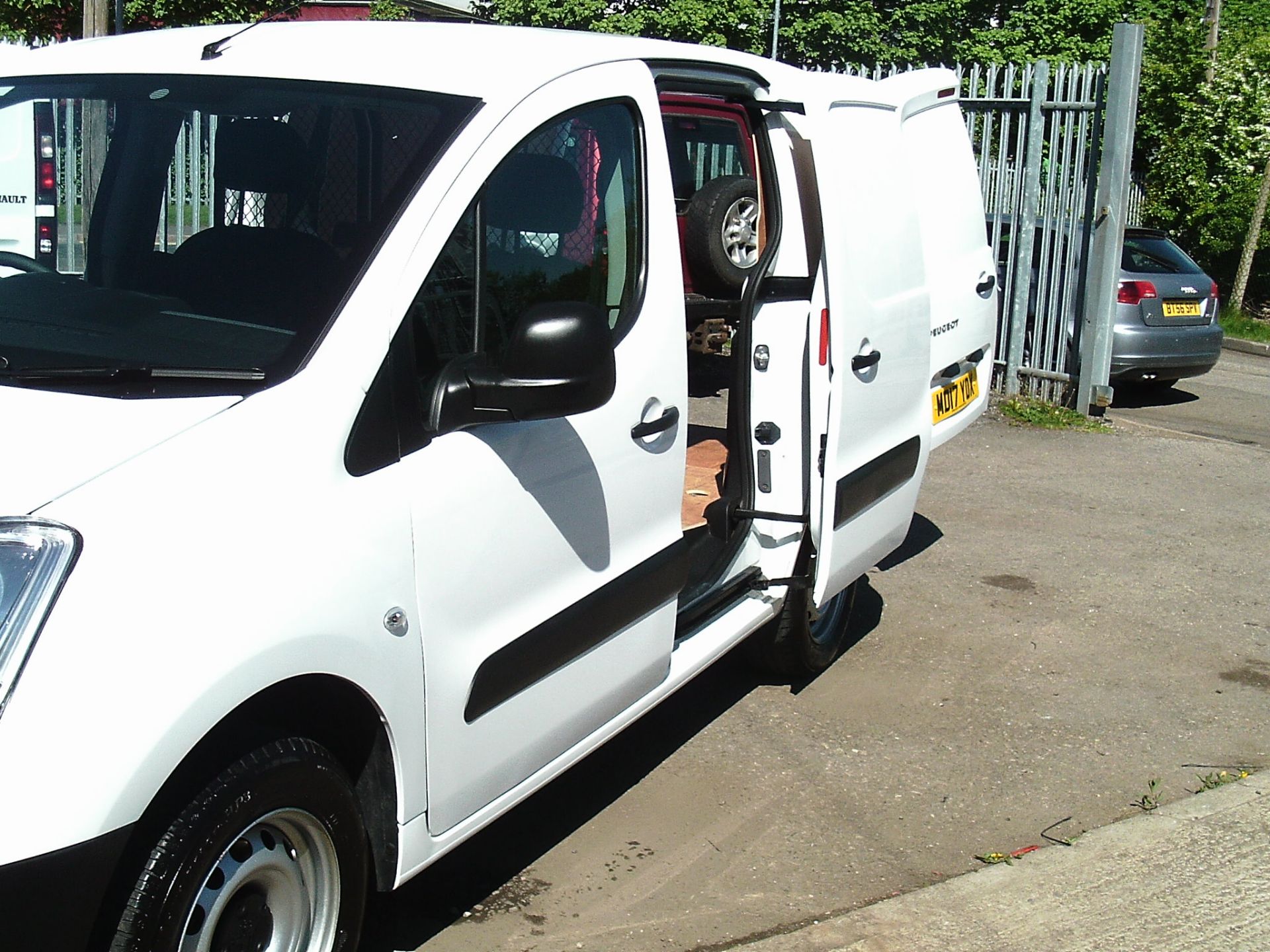 2017/17 REG PEUGEOT PARTNER S L2 BLUE HDI LWB WHITE DIESEL PANEL VAN, SHOWING 0 FORMER KEEPERS - Image 9 of 13