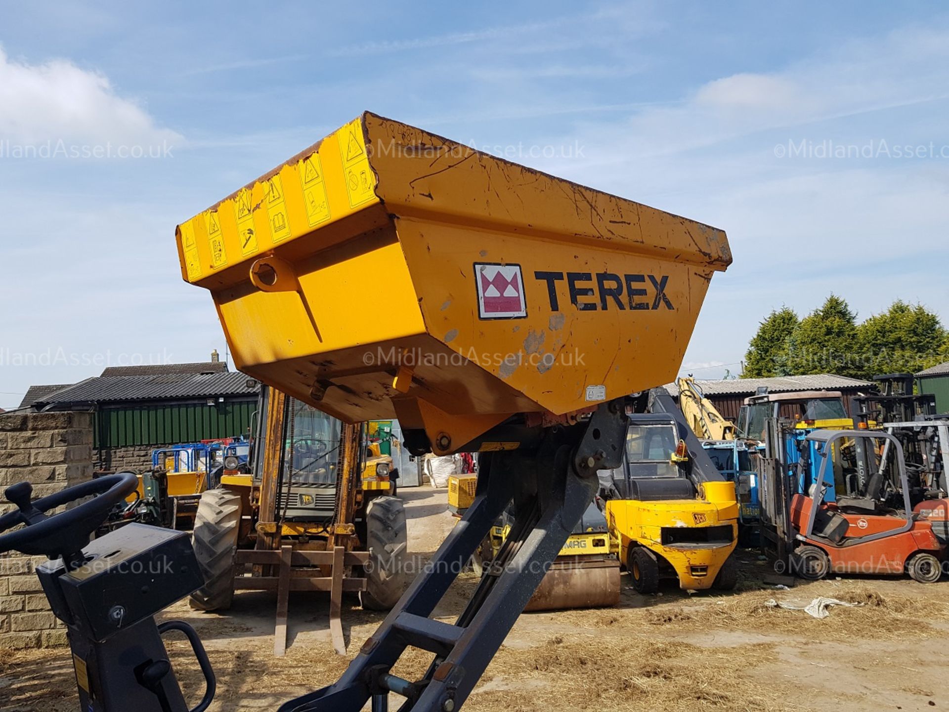 2011 TEREX HD1000 HI-LIFT DUMPER SHOWING 1,123 HOURS, CLEAN USED MACHINE, STARTS, DRIVES & TIPS - Image 5 of 9