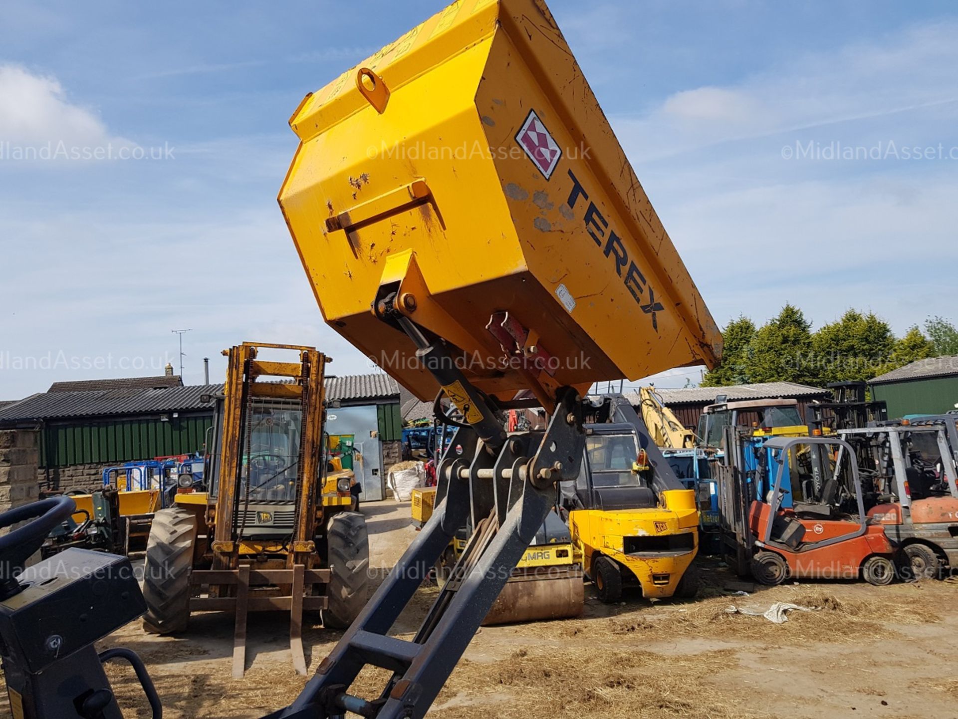 2011 TEREX HD1000 HI-LIFT DUMPER SHOWING 1,123 HOURS, CLEAN USED MACHINE, STARTS, DRIVES & TIPS - Image 4 of 9