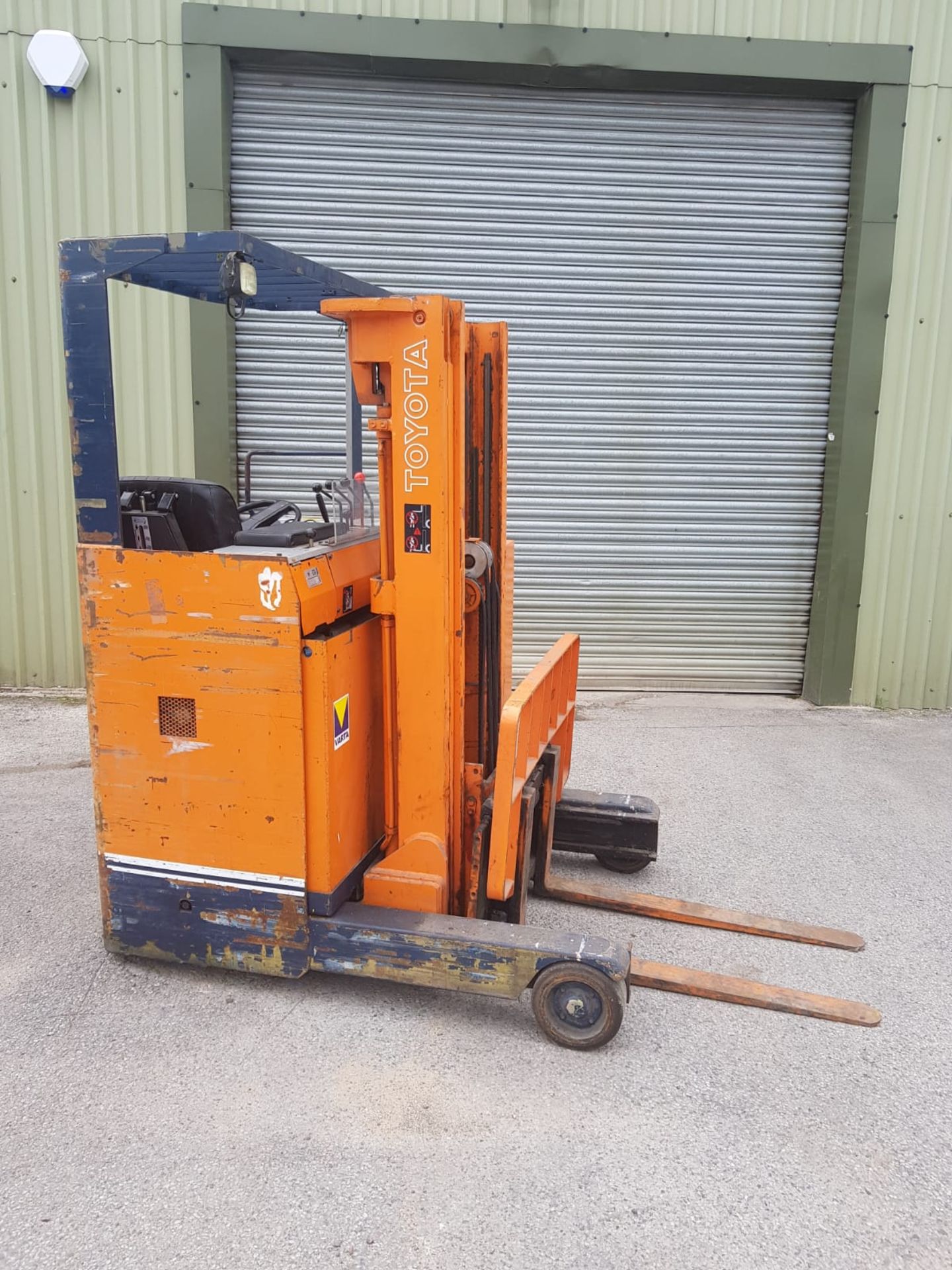 TOYOTA 14 ELECTRIC REACH FORKLIFT WITH SIDE SHIFT 1.35 TONNE *PLUS VAT*