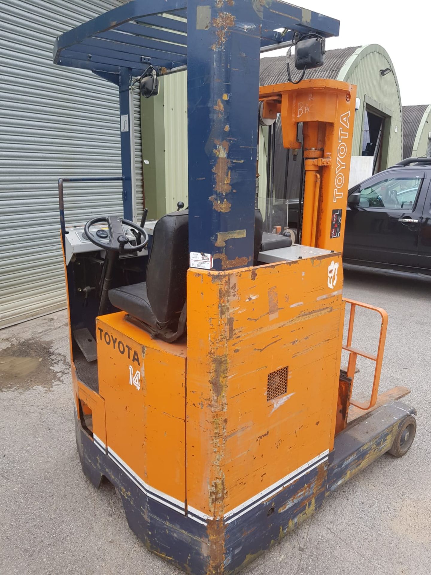 TOYOTA 14 ELECTRIC REACH FORKLIFT WITH SIDE SHIFT 1.35 TONNE *PLUS VAT* - Image 6 of 12