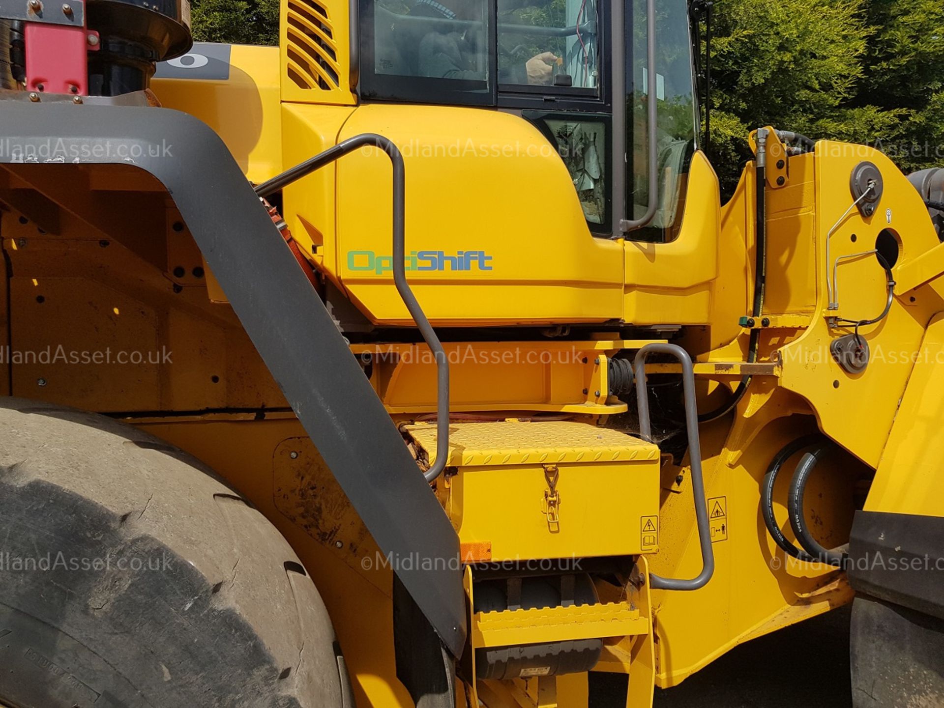 2012 VOLVO L150G YELLOW DIESEL LOADING SHOVEL, STARTS, DRIVES AND TIPS AS IT SHOULD *PLUS VAT* - Image 11 of 24