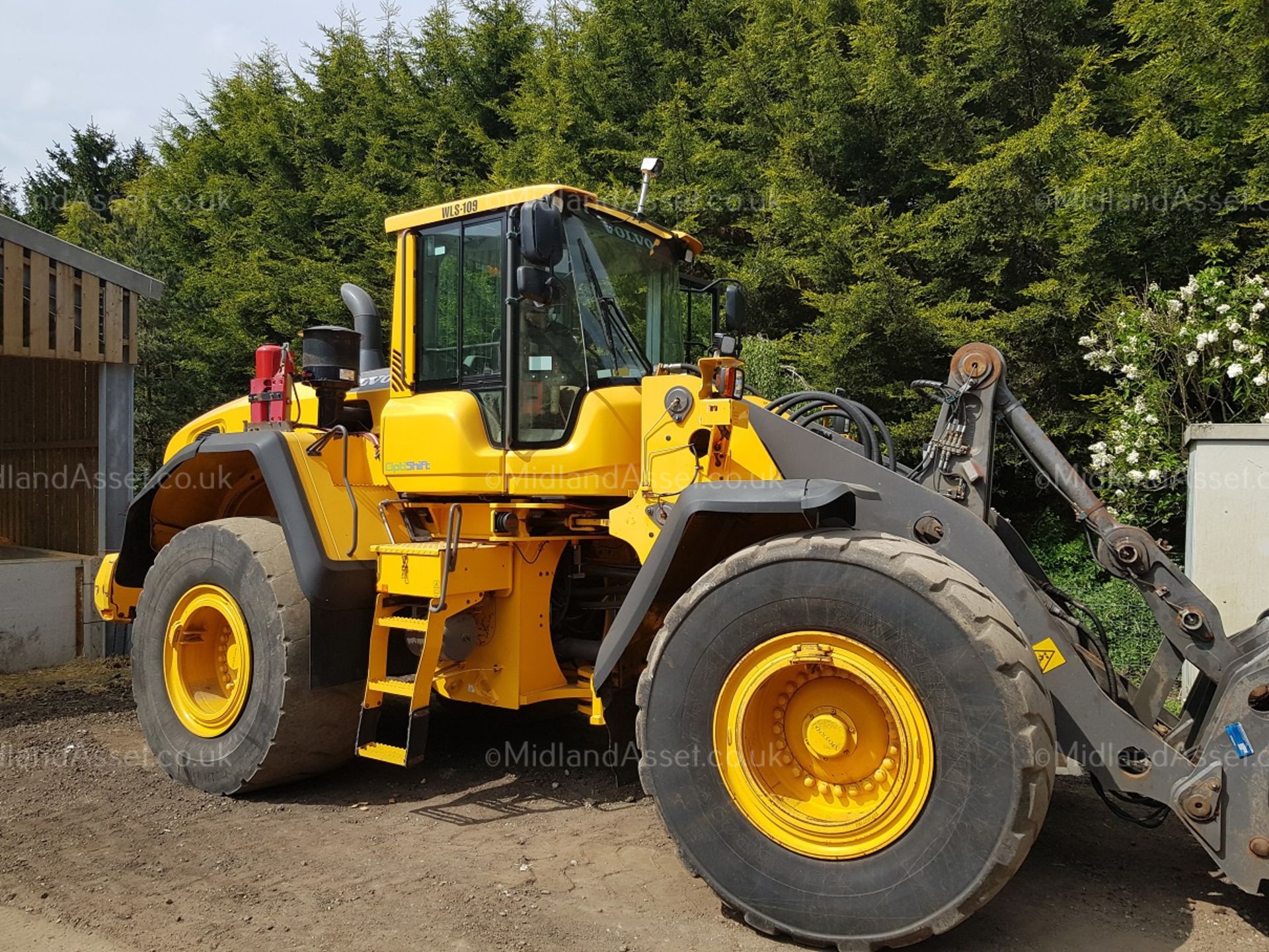 2012 VOLVO L150G YELLOW DIESEL LOADING SHOVEL, STARTS, DRIVES AND TIPS AS IT SHOULD *PLUS VAT* - Image 8 of 24