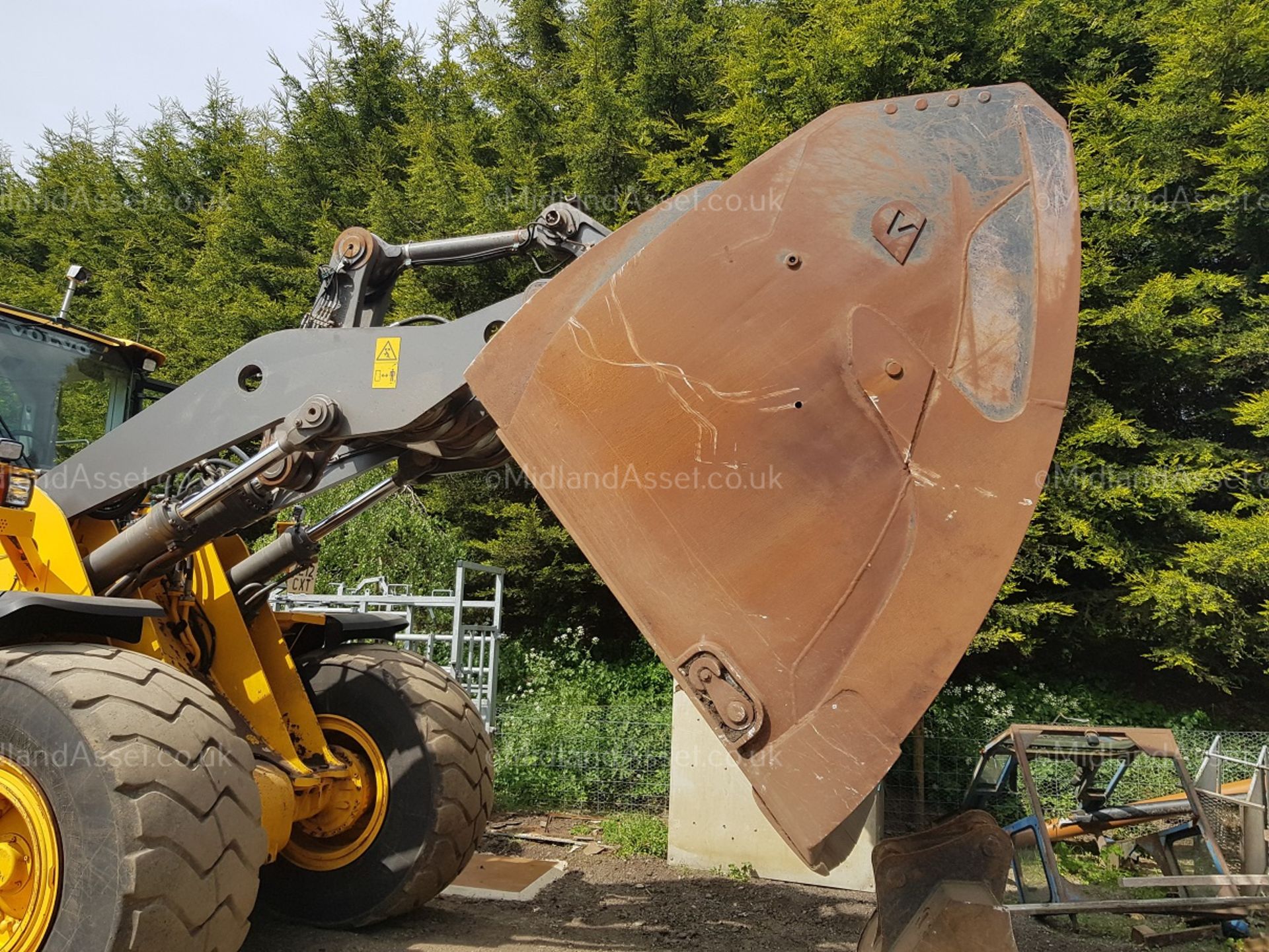 2012 VOLVO L150G YELLOW DIESEL LOADING SHOVEL, STARTS, DRIVES AND TIPS AS IT SHOULD *PLUS VAT* - Image 7 of 24