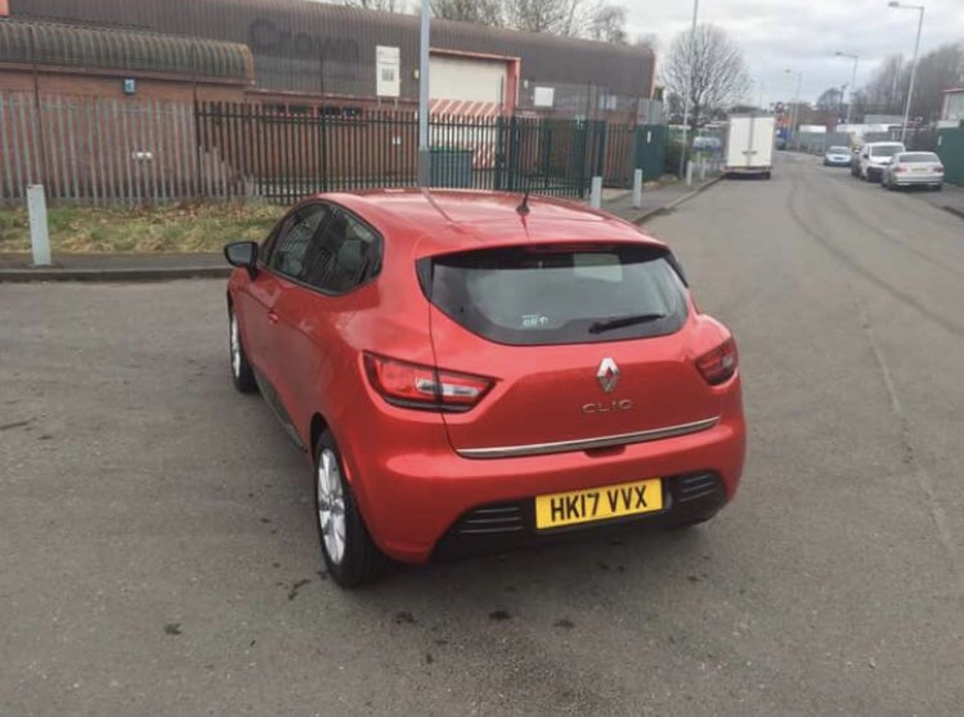 2017/17 REG RENAULT CLIO DYNAMIQUE NAV RED 1.2 PETROL 5 DOOR HATCHBACK *NO VAT* - Image 3 of 6