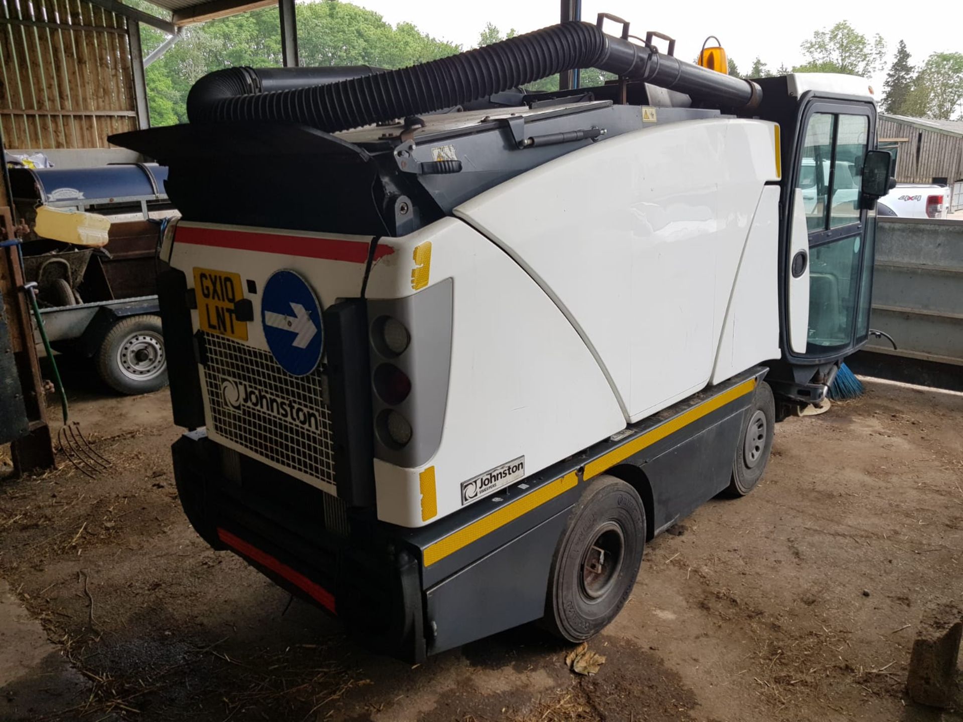 2010 JOHNSTON ROAD SWEEPER, STARTS AND RUNS, SHOWING 1 FORMER KEEPER *PLUS VAT* - Image 3 of 8