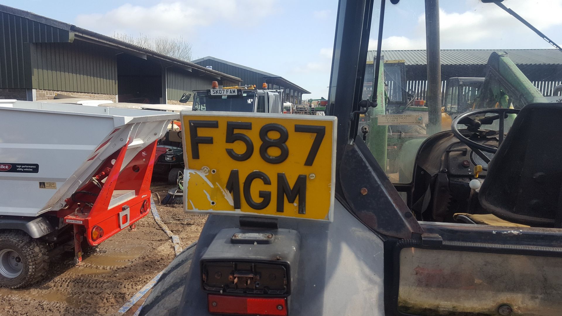 1988 JOHN DEERE 1850 DIESEL LOADING TRACTOR, STARTS, RUNS AND LIFTS *PLUS VAT* - Image 6 of 12