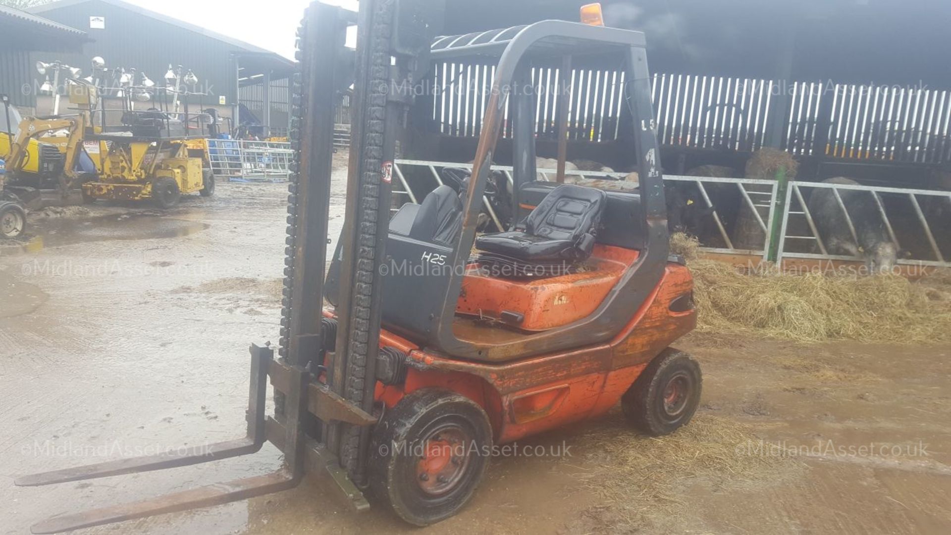1994 LINDE H25D FLT FORKLIFT, STARTS, DRIVES AND LIFTS. 2.5 TON CAPACITY, LIGHT BEACONS *PLUS VAT* - Image 2 of 7