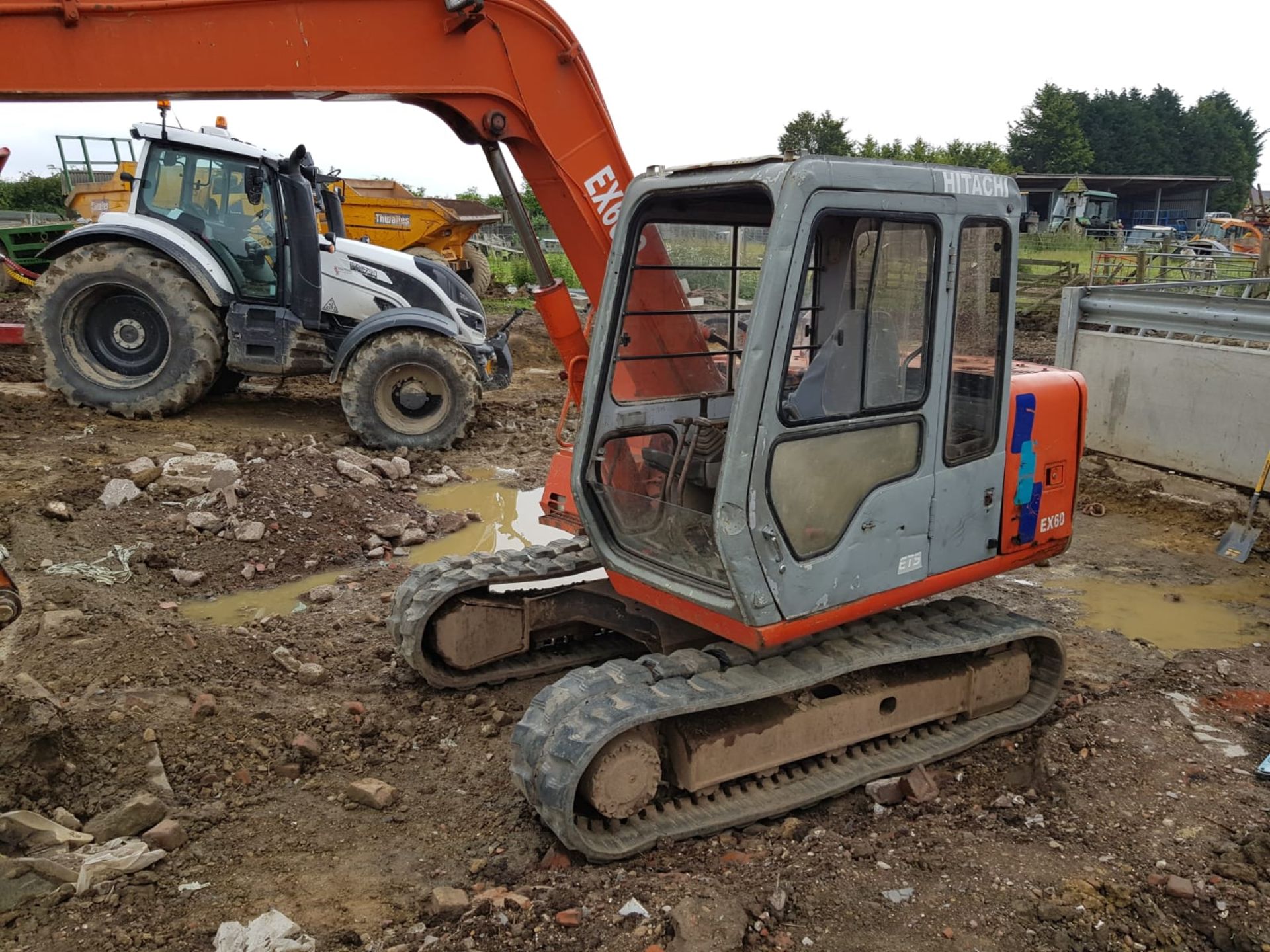 HITATCHI EX 60.2 TRACKED DIGGER / EXCAVATOR, STARTS, DRIVES AND DIGS *PLUS VAT* - Image 2 of 6