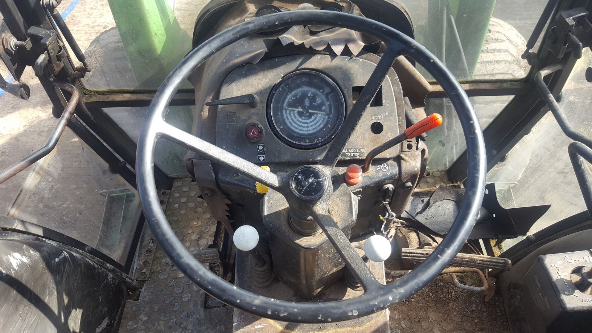 1988 JOHN DEERE 1850 DIESEL LOADING TRACTOR, STARTS, RUNS AND LIFTS *PLUS VAT* - Image 10 of 12