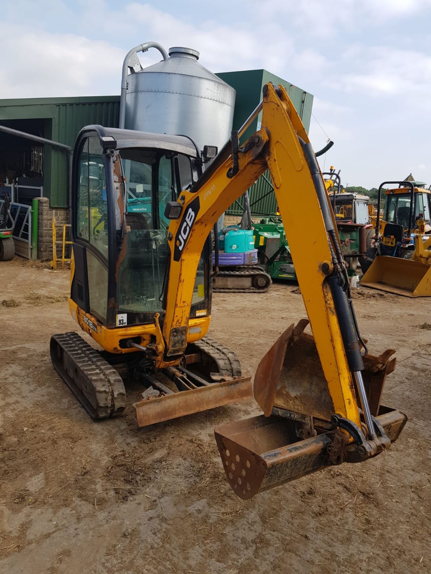 2013 JCB 8018 CTS TRACKED MINI DIGGER / EXCAVATOR, WITH EXPANDING TRACKS & 2X BUCKETS *PLUS VAT* - Image 5 of 8