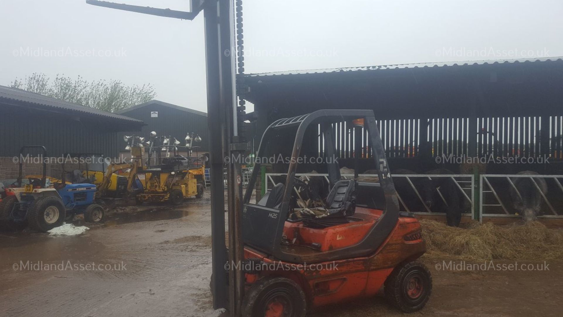 1994 LINDE H25D FLT FORKLIFT, STARTS, DRIVES AND LIFTS. 2.5 TON CAPACITY, LIGHT BEACONS *PLUS VAT*