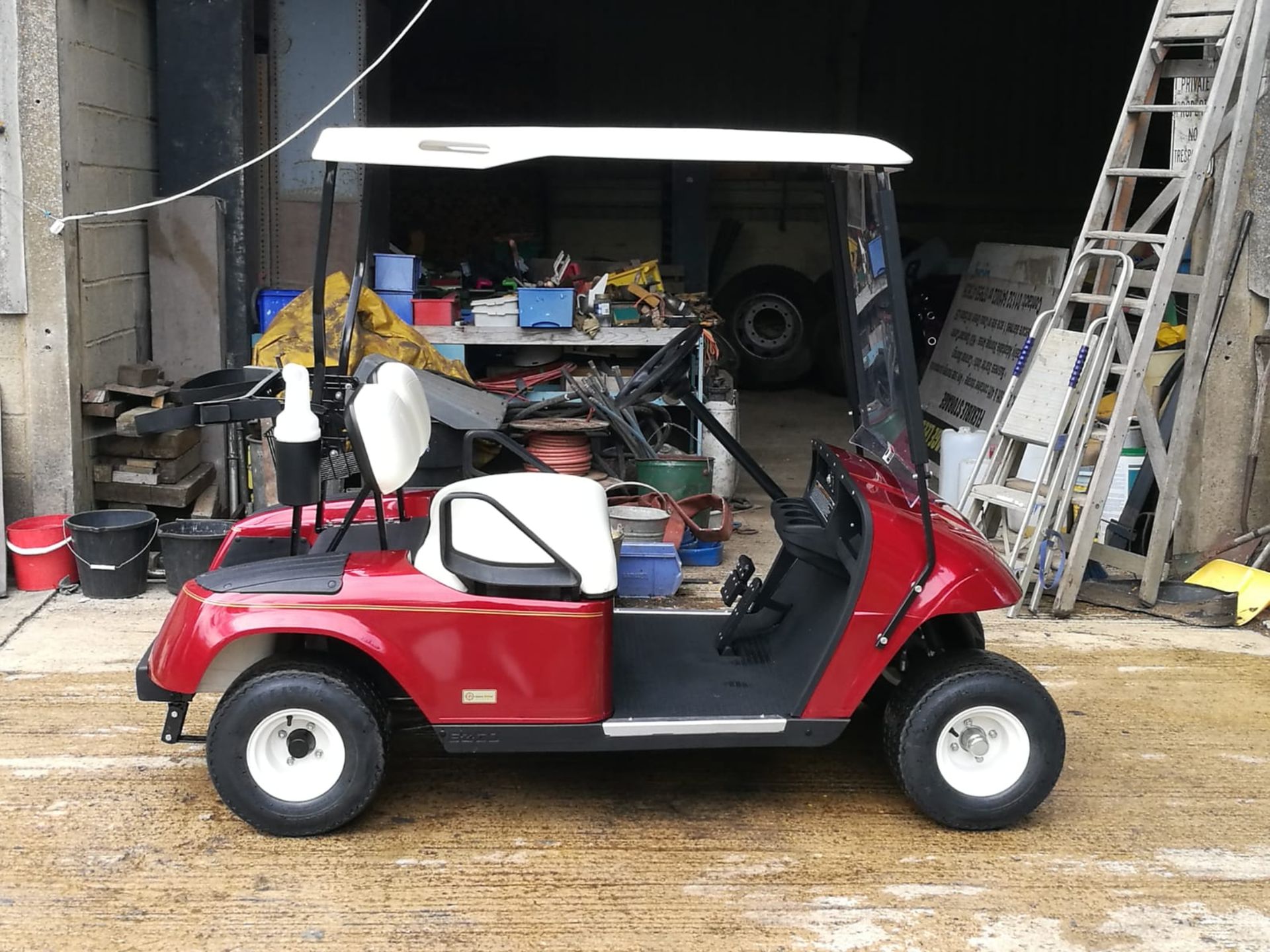 EZGO GOLF BUGGY - ONLY 2 HOURS FROM NEW *PLUS VAT* - Image 2 of 7