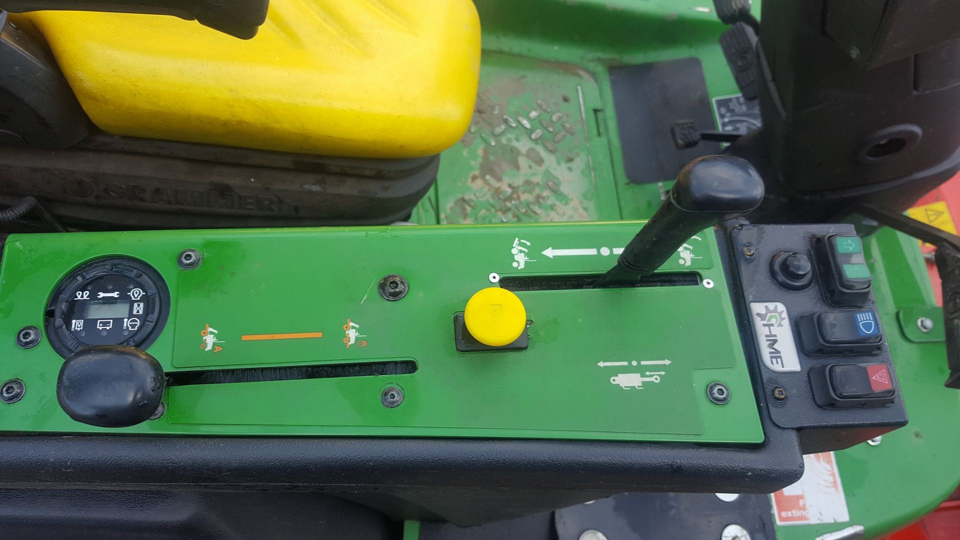 2015/64 REG JOHN DEERE 1570 MOWER WITH FLAIL DECK HEAD, EX LEICESTER-SHIRE COUNCIL *PLUS VAT* - Image 5 of 10