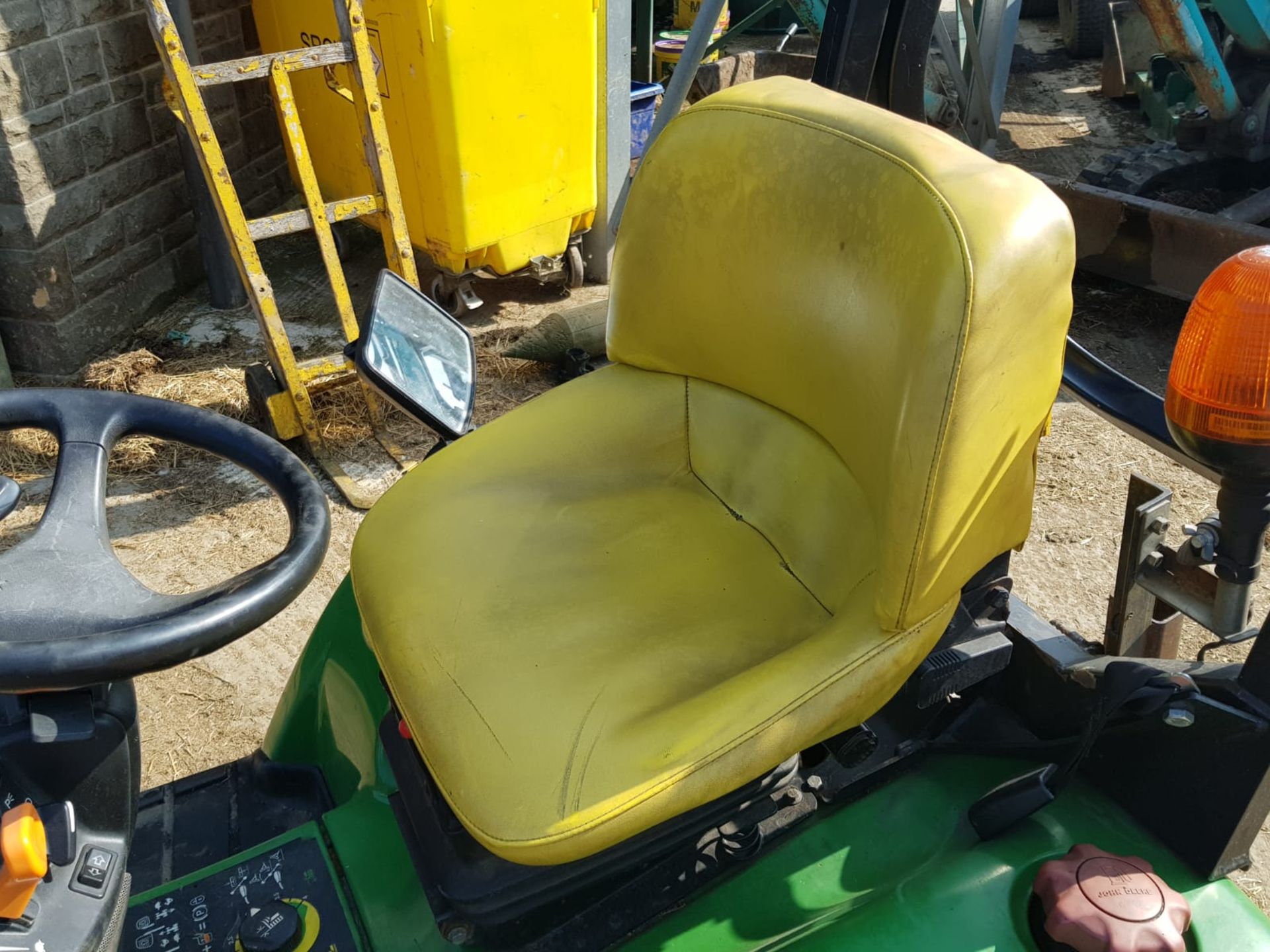 2011 JOHN DEERE X749 ULTIMATE RIDE ON LAWN MOWER, 4 WHEEL DRIVE, 4 WHEEL STEERING *PLUS VAT* - Image 7 of 11