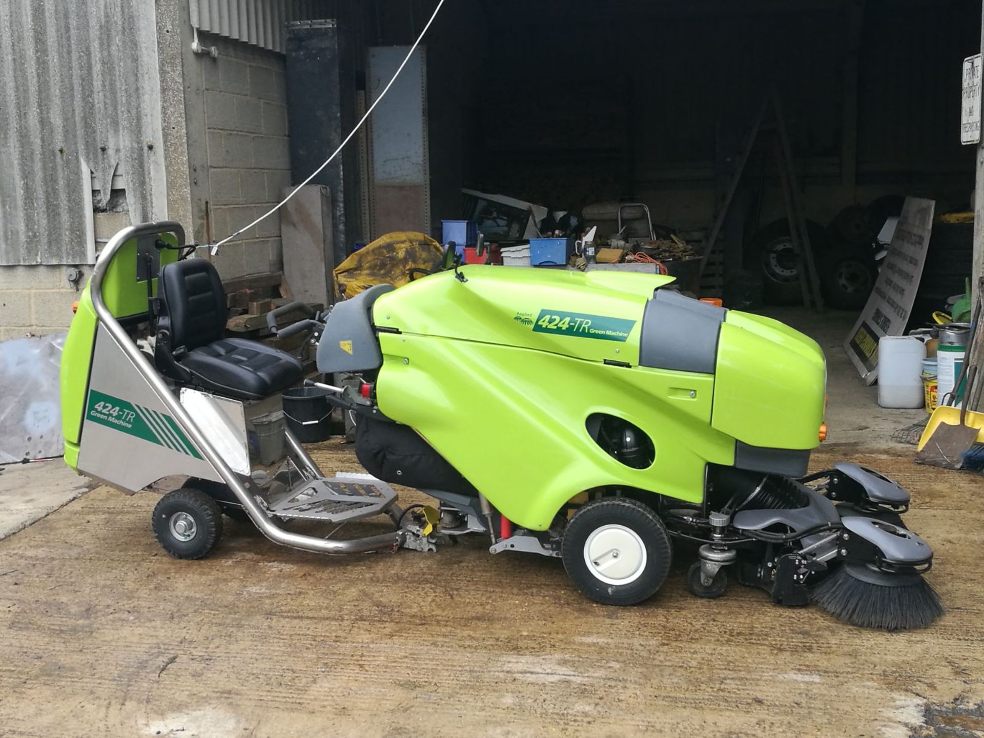 APPLIED SWEEPER 424TR PEDESTRIAN OR RIDE ON 137.7 HOURS FROM NEW, DIESEL, WONDERHOSE