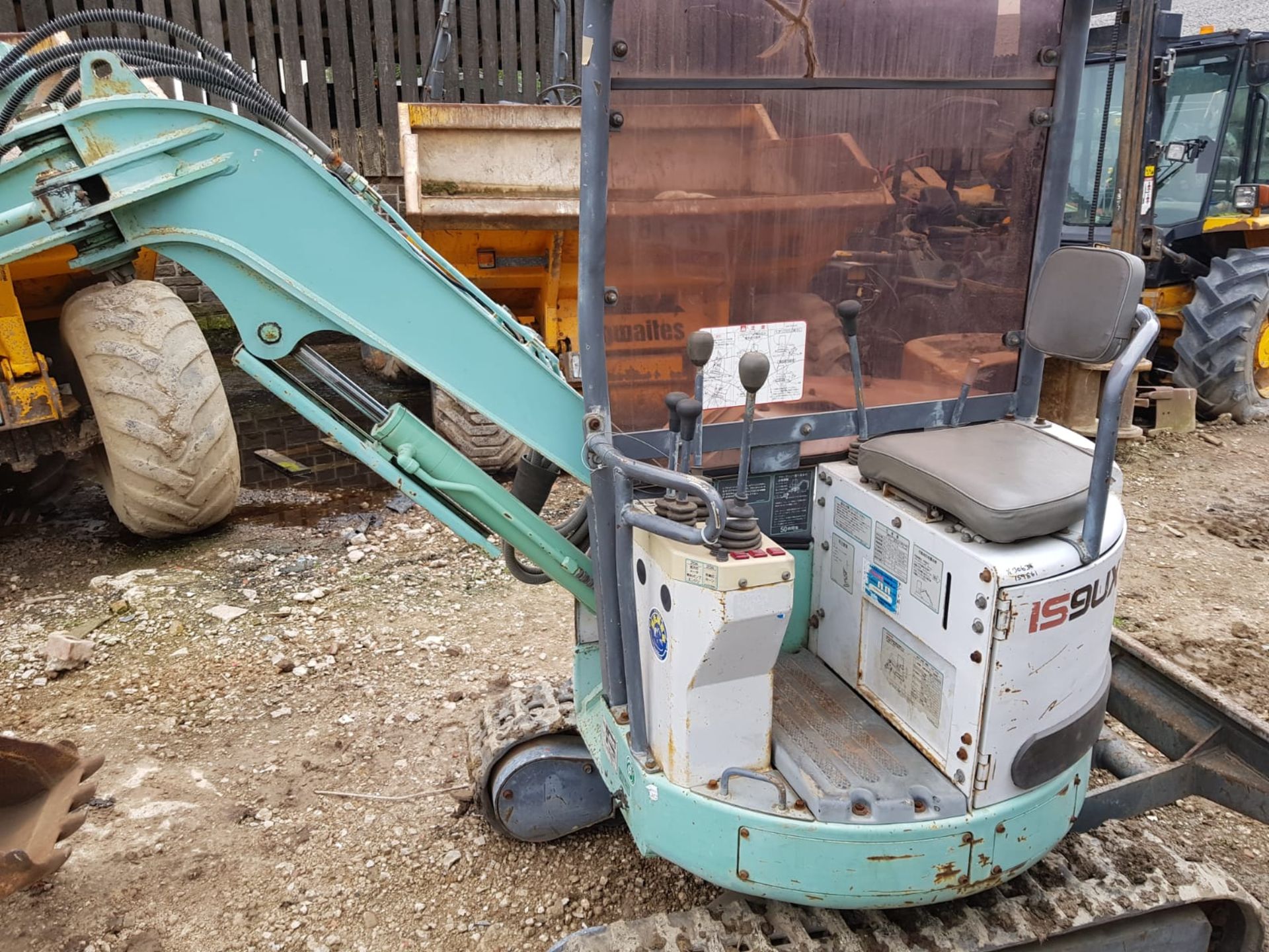 IHI IS-9UX TRACKED MINI DIGGER / EXCAVATOR, ZERO SWING, STARTS, DRIVES AND DIGS *PLUS VAT* - Image 2 of 13