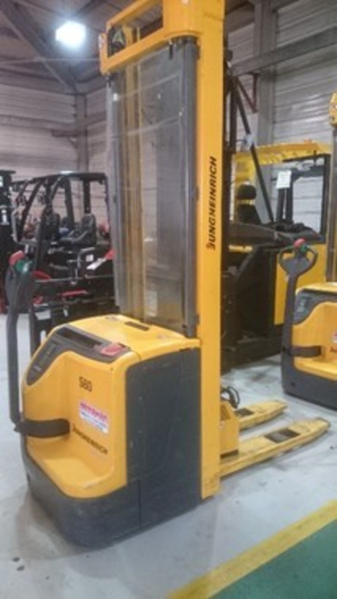 JUNGHEINRICH EJC214 PALLET STACKER WRAP OVER FORKS ELECTRIC POWERED FORKLIFT *PLUS VAT* - Image 2 of 3