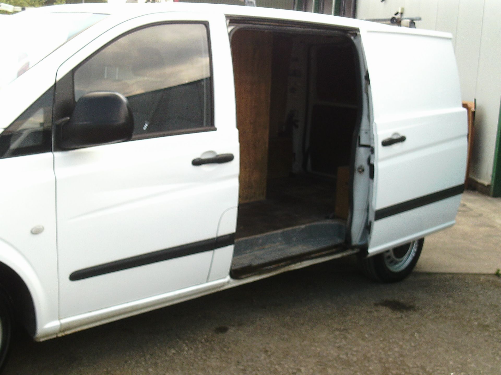 2008/57 REG MERCEDES VITO 111 CDI COMPACT DIESEL PANEL VAN, SHOWING 0 FORMER KEEPERS *PLUS VAT* - Image 4 of 10