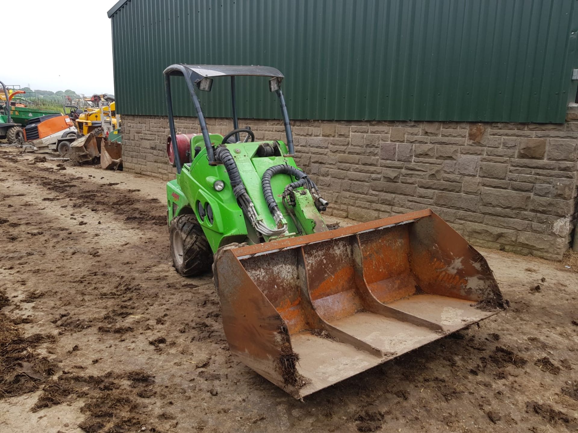 2011 AVANT 525 LPG MINI LOADER *PLUS VAT* - Image 3 of 12