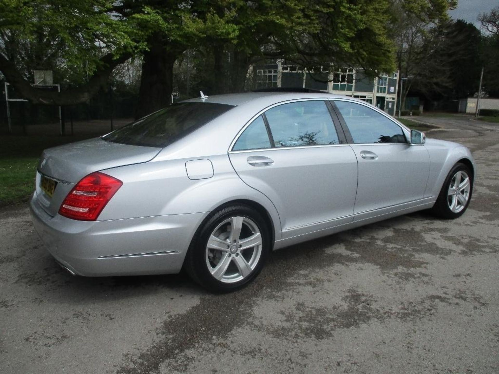 2010/60 REG MERCEDES-BENZ S500 L AUTOMATIC 5.5L PETROL 4 DOOR SALOON, SHOWING 0 FORMER KEEPERS - Image 5 of 9