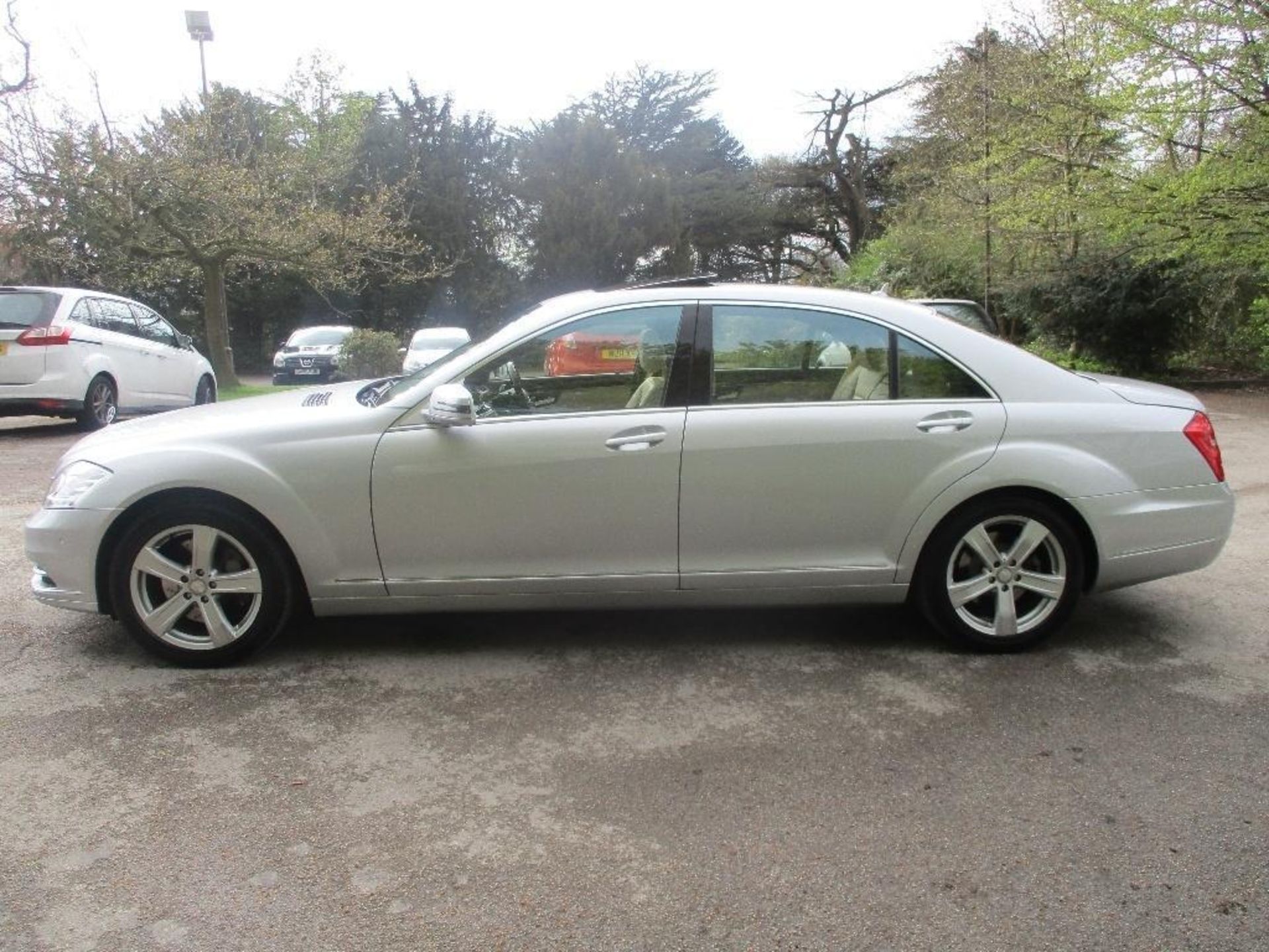 2010/60 REG MERCEDES-BENZ S500 L AUTOMATIC 5.5L PETROL 4 DOOR SALOON, SHOWING 0 FORMER KEEPERS - Image 9 of 9