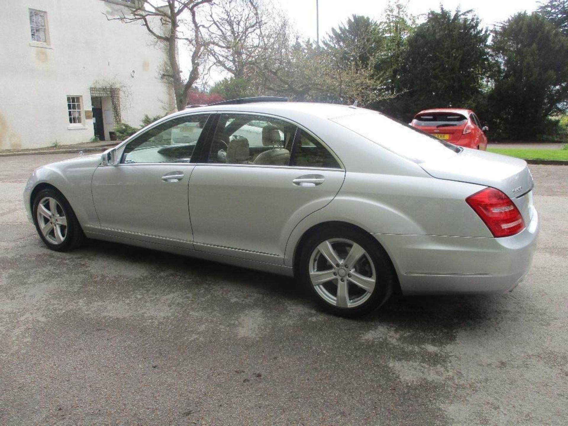 2010/60 REG MERCEDES-BENZ S500 L AUTOMATIC 5.5L PETROL 4 DOOR SALOON, SHOWING 0 FORMER KEEPERS - Image 8 of 9