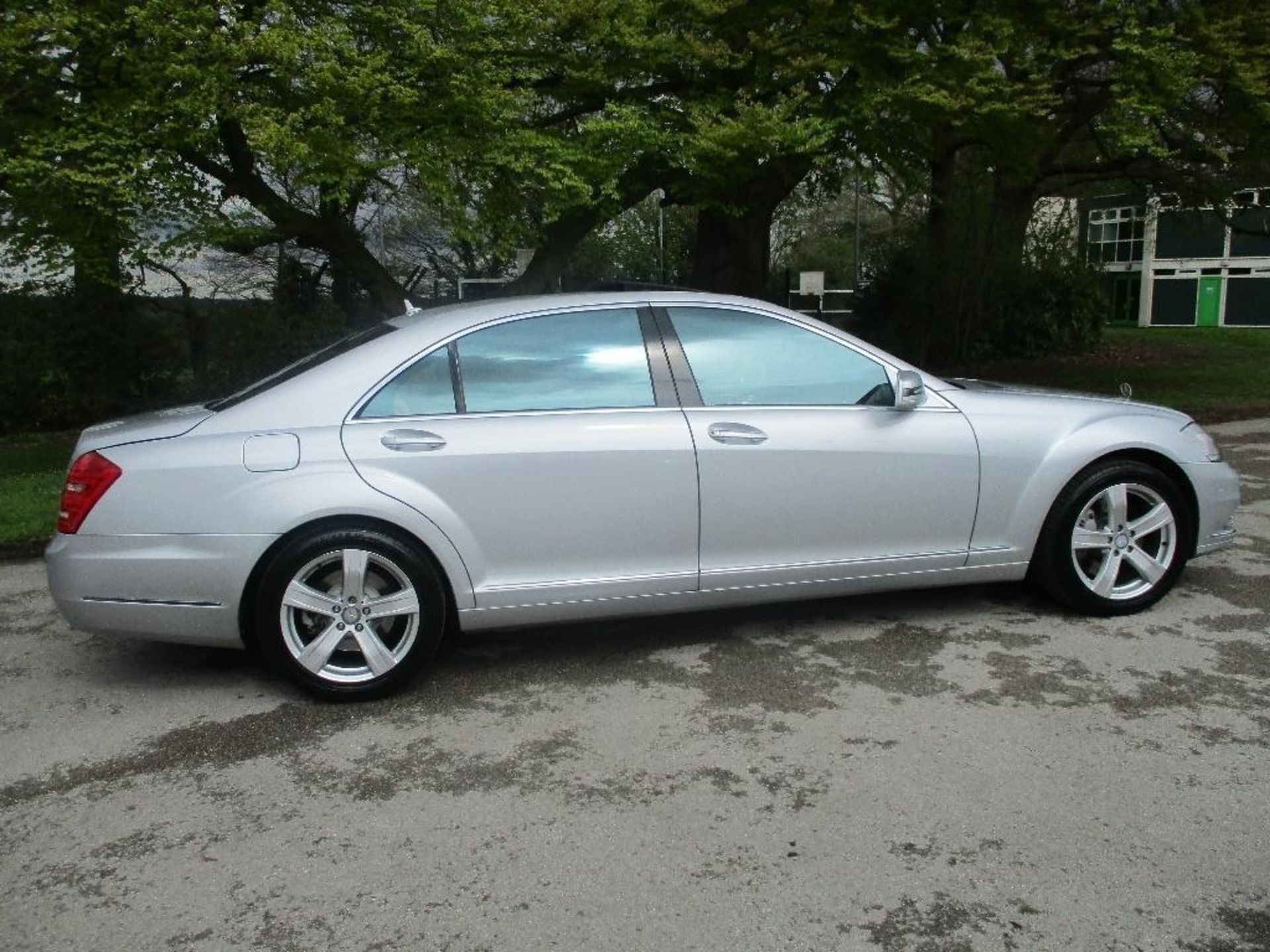 2010/60 REG MERCEDES-BENZ S500 L AUTOMATIC 5.5L PETROL 4 DOOR SALOON, SHOWING 0 FORMER KEEPERS - Image 4 of 9