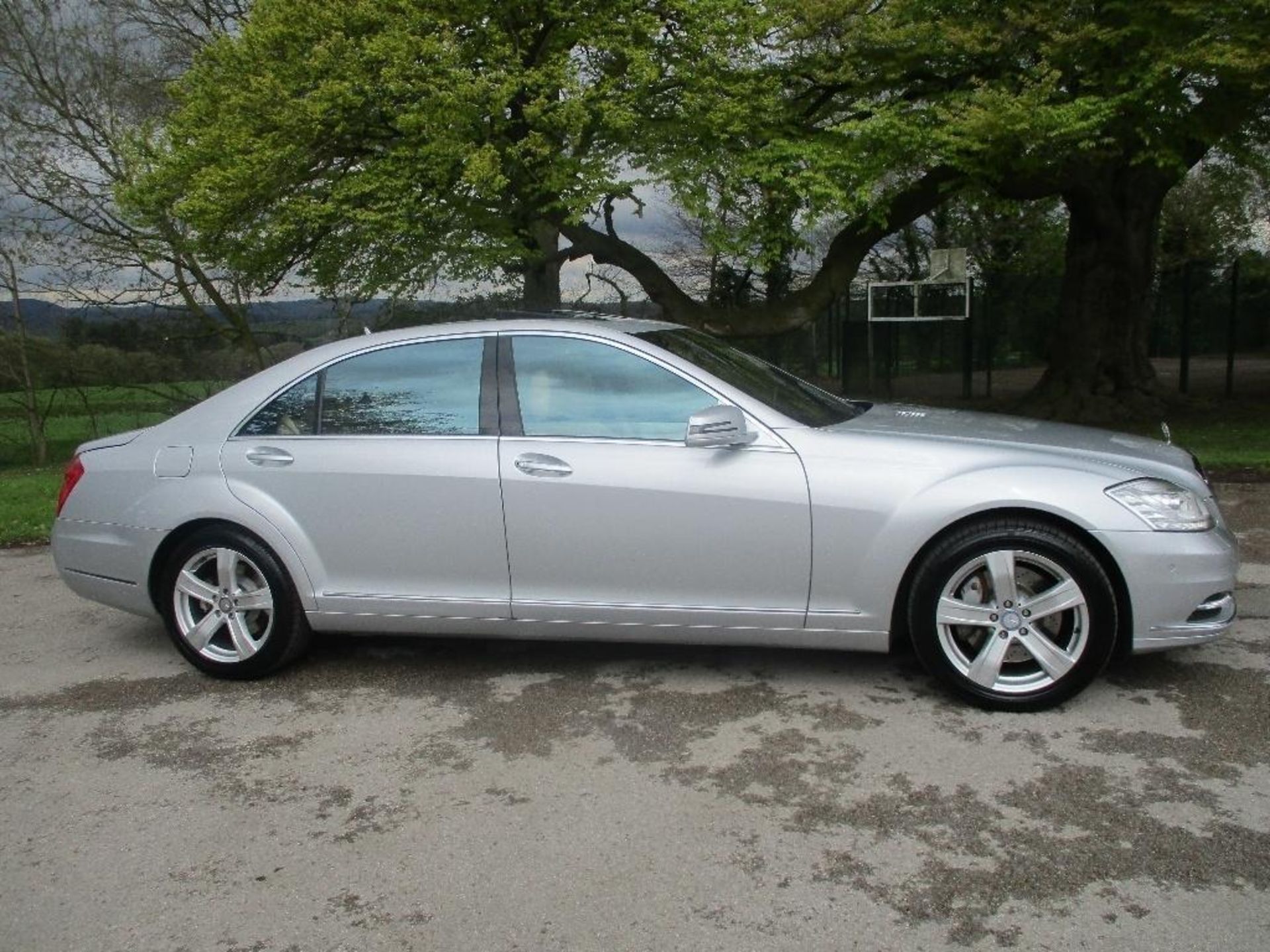 2010/60 REG MERCEDES-BENZ S500 L AUTOMATIC 5.5L PETROL 4 DOOR SALOON, SHOWING 0 FORMER KEEPERS - Image 3 of 9