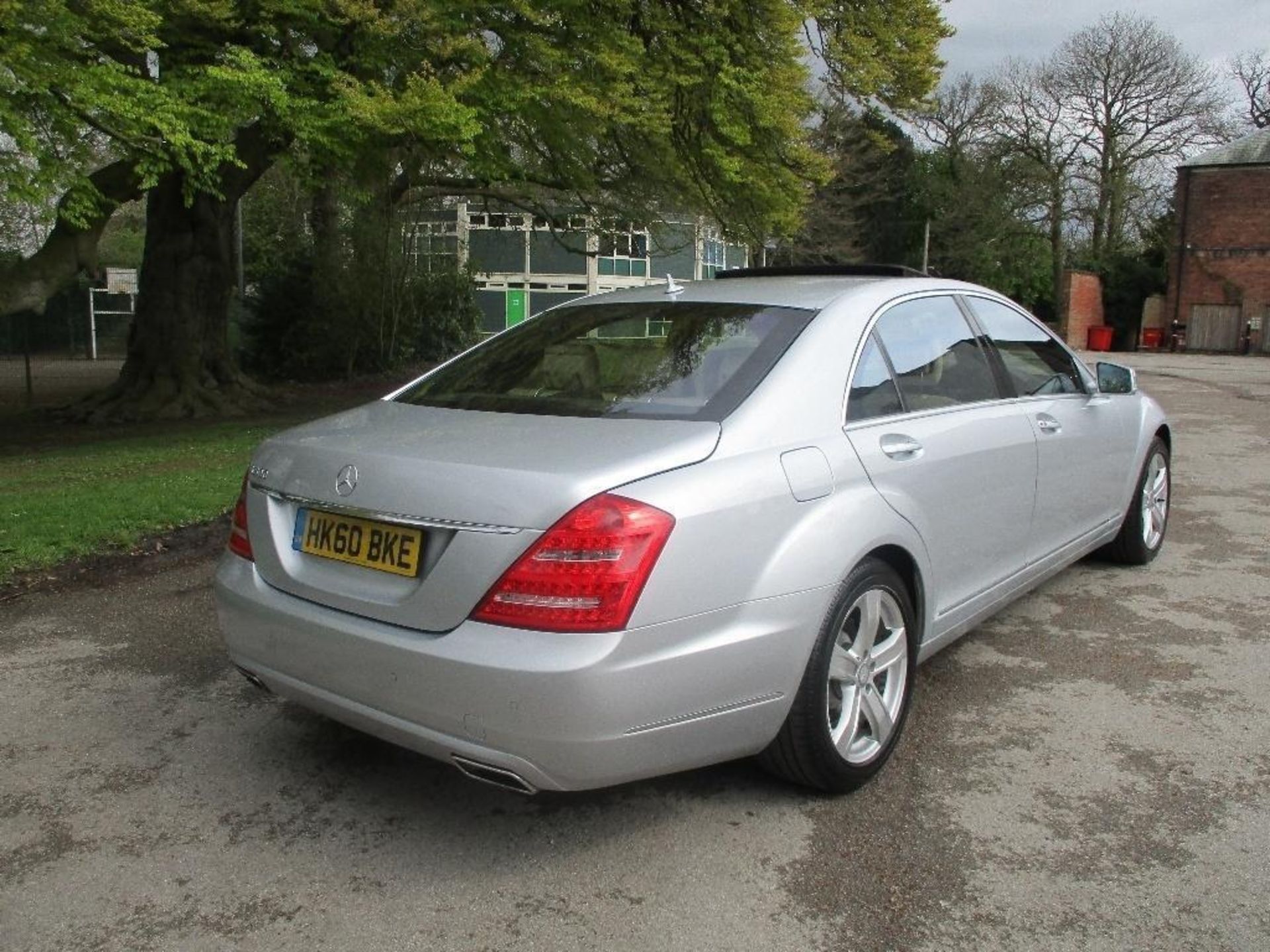 2010/60 REG MERCEDES-BENZ S500 L AUTOMATIC 5.5L PETROL 4 DOOR SALOON, SHOWING 0 FORMER KEEPERS - Image 6 of 9