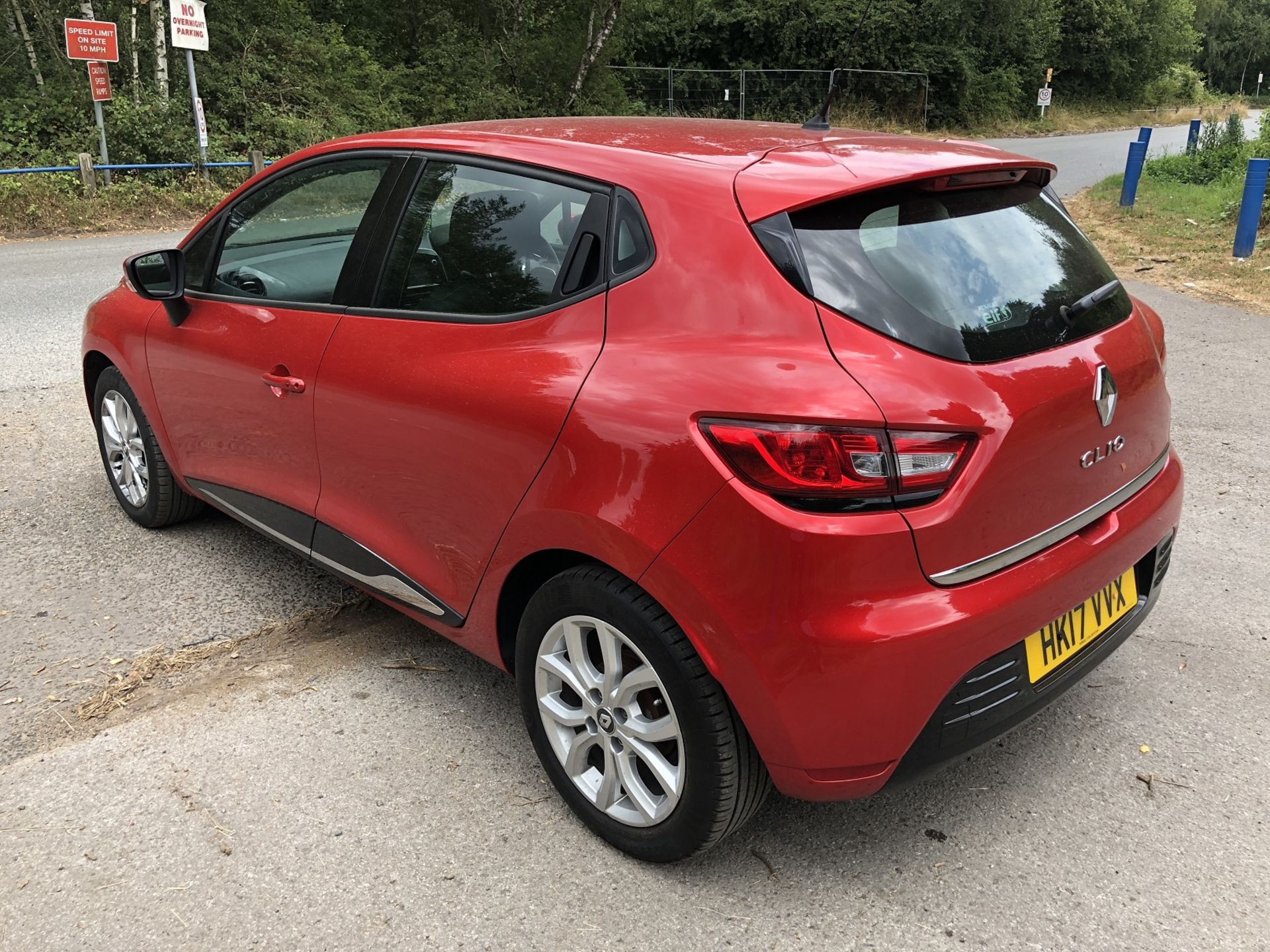 2017/17 REG RENAULT CLIO DYNAMIQUE NAV RED 1.2 PETROL 5 DOOR HATCHBACK *NO VAT* - Image 4 of 23