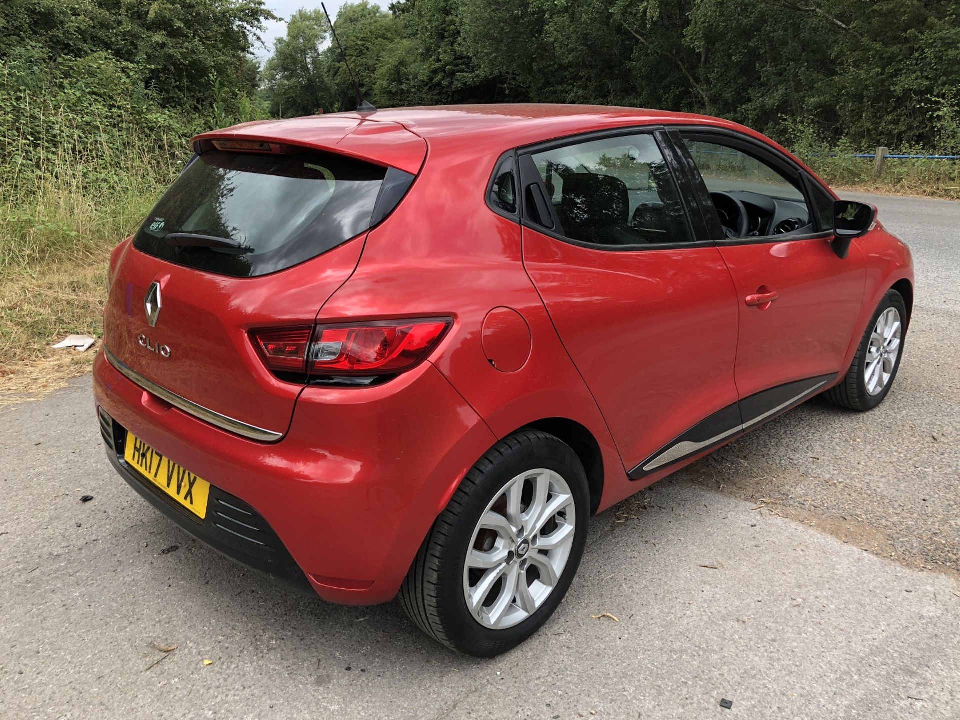 2017/17 REG RENAULT CLIO DYNAMIQUE NAV RED 1.2 PETROL 5 DOOR HATCHBACK *NO VAT* - Image 6 of 23