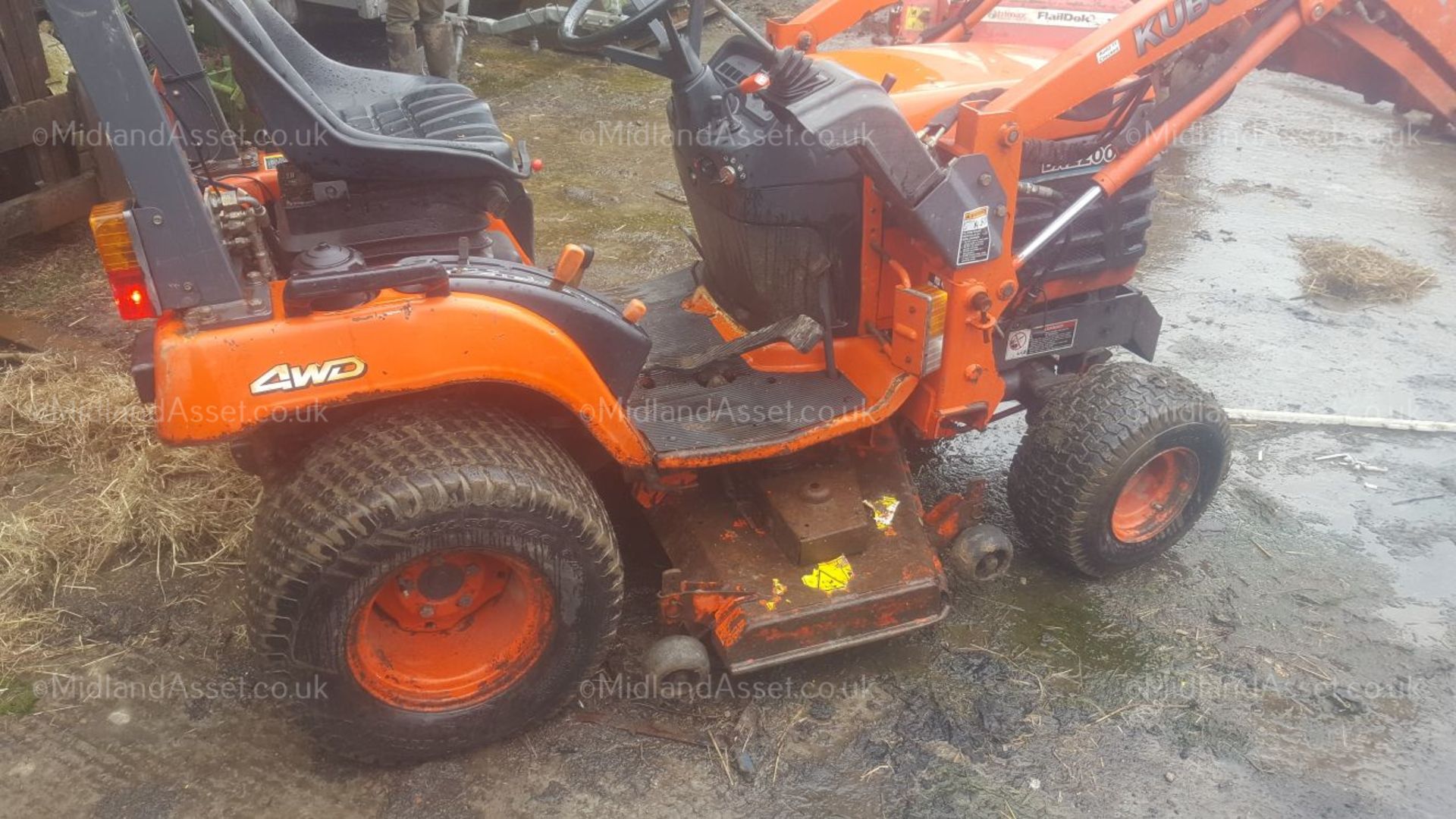 2005 KUBOTA BX2200 TRACTOR MOWER FITTED WITH LA211-1-EU LOADER, STARTS, DRIVES, MOWS AND LIFTS - Image 11 of 12