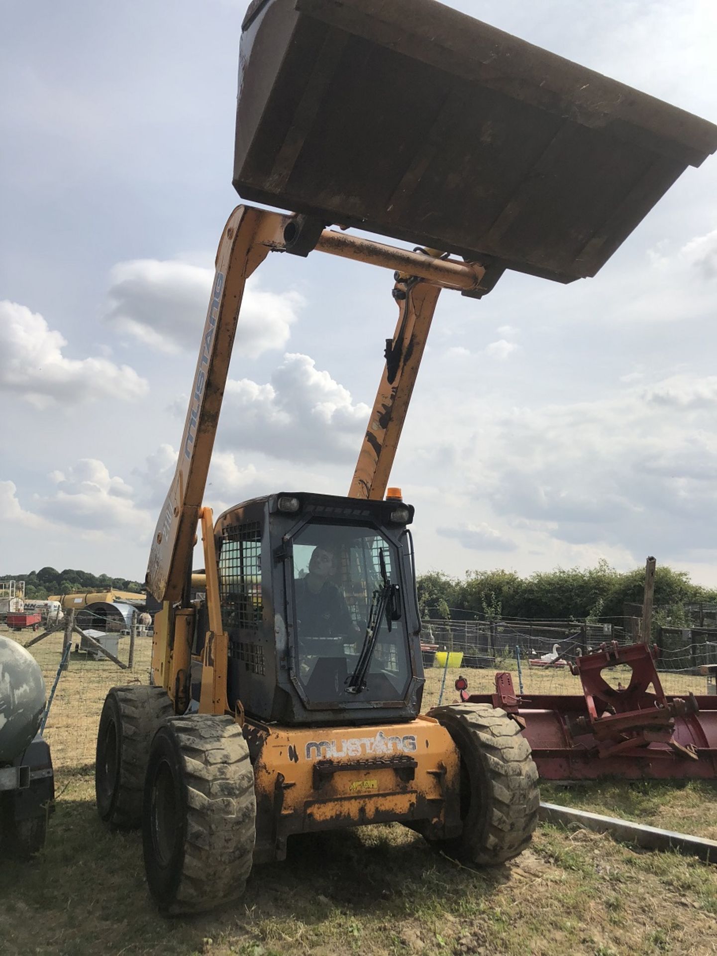 2005 MUSTANG 2107 SKID STEER LOADER WITH FULL ENCLOSED CAB, START, RUNS AND LIFTS *PLUS VAT* - Image 5 of 14