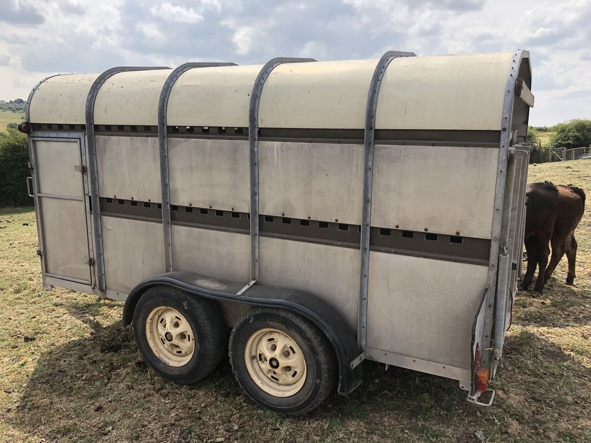 1994 TWIN AXLE BATESON 48LT CATTLE / LIVESTOCK TRAILER *NO VAT* - Image 2 of 8