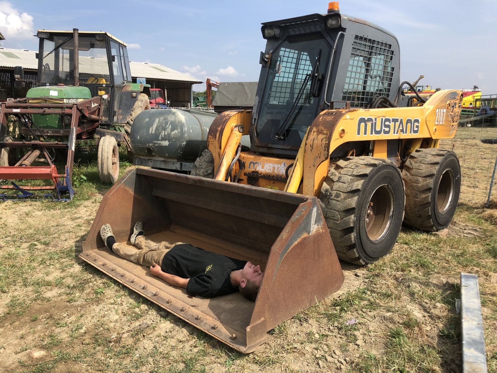 2005 MUSTANG 2107 SKID STEER LOADER WITH FULL ENCLOSED CAB, START, RUNS AND LIFTS *PLUS VAT*