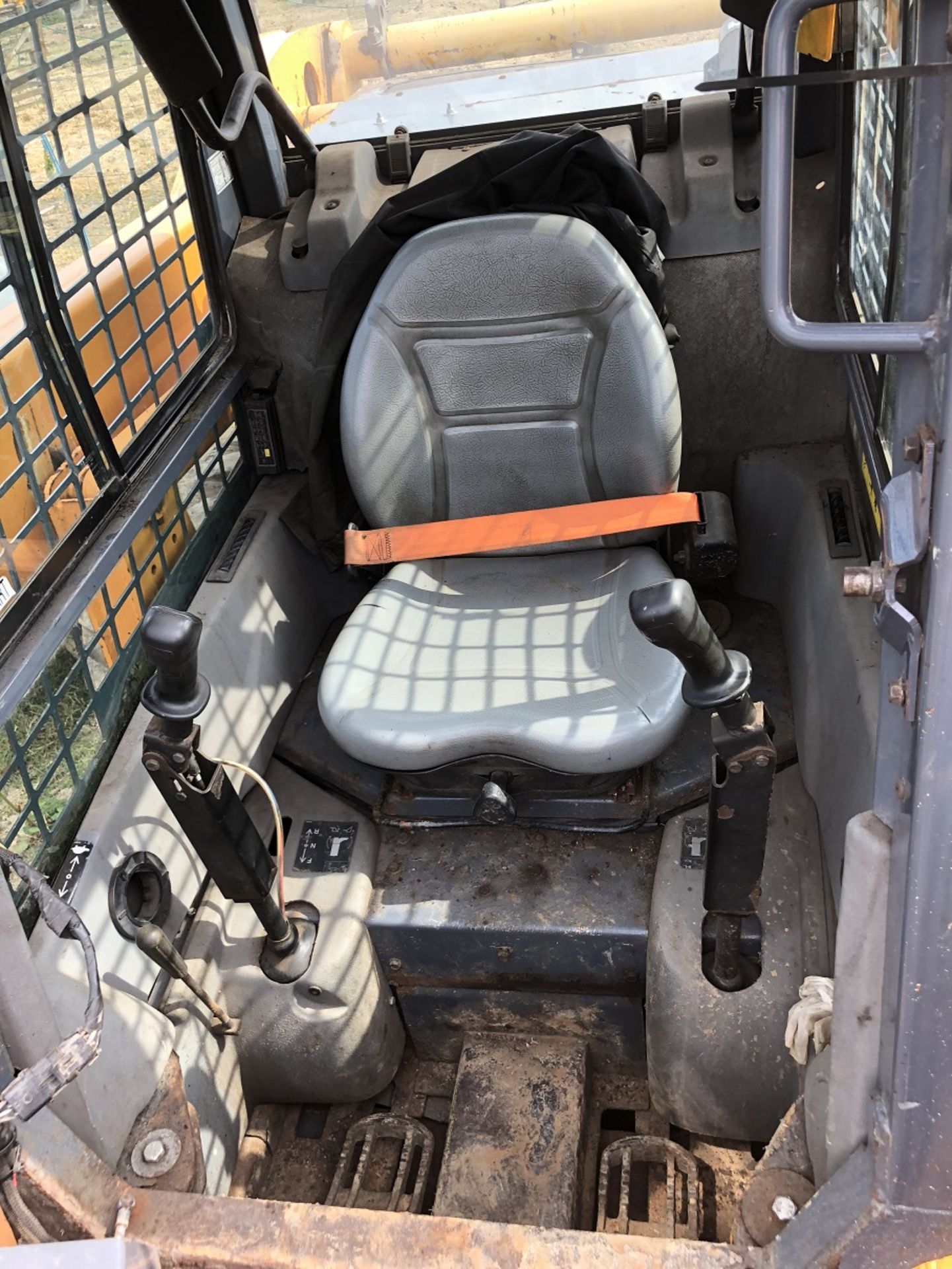 2005 MUSTANG 2107 SKID STEER LOADER WITH FULL ENCLOSED CAB, START, RUNS AND LIFTS *PLUS VAT* - Image 12 of 14
