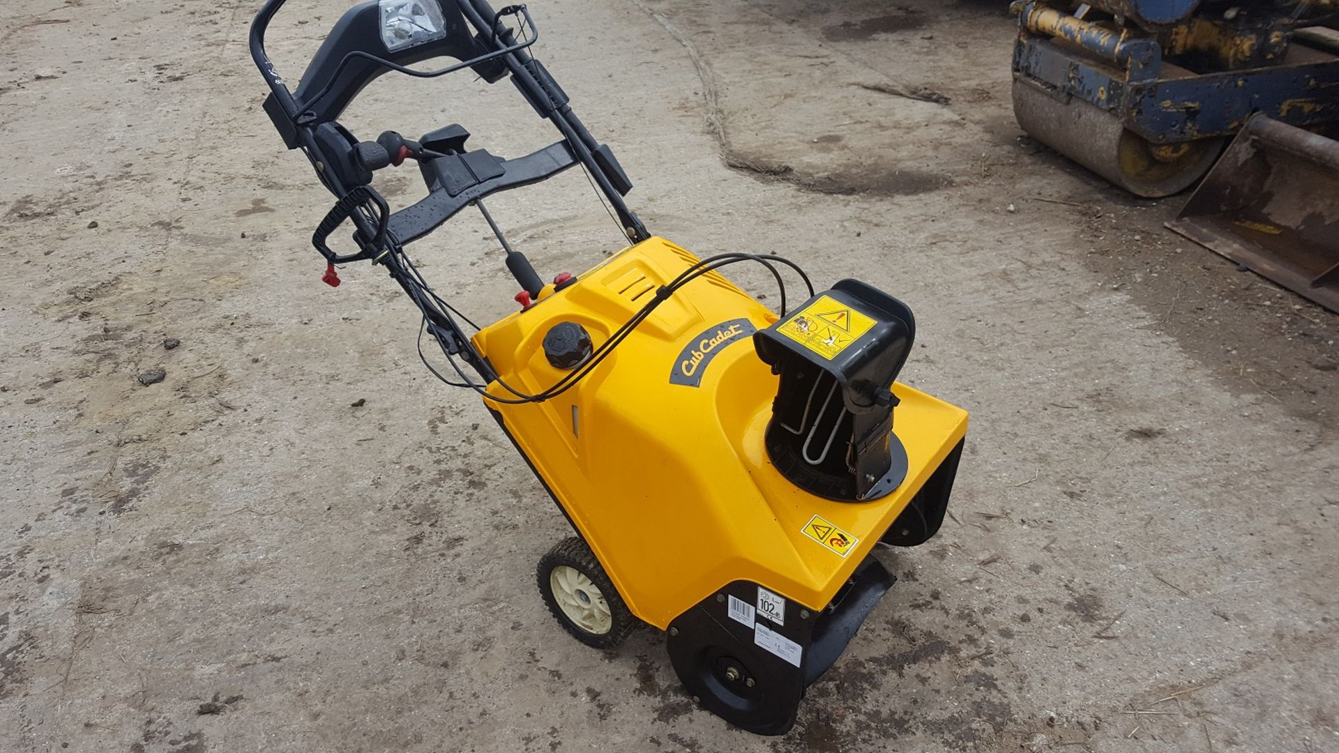 NEVER USED CUB CADET SNOW BLOWER *PLUS VAT*