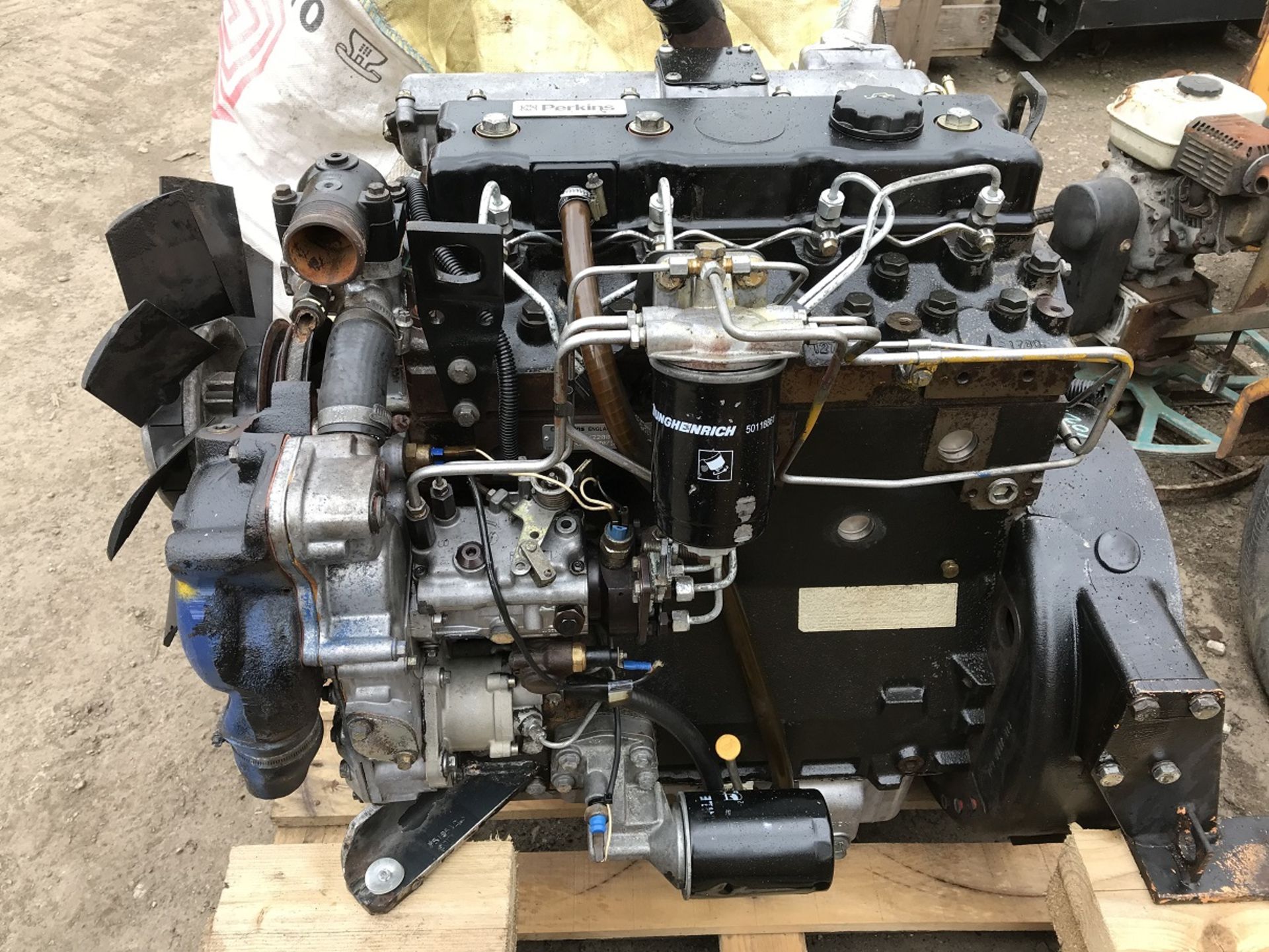 PERKINS 4 CYLINDER DIESEL ENGINE *PLUS VAT* - Image 2 of 3