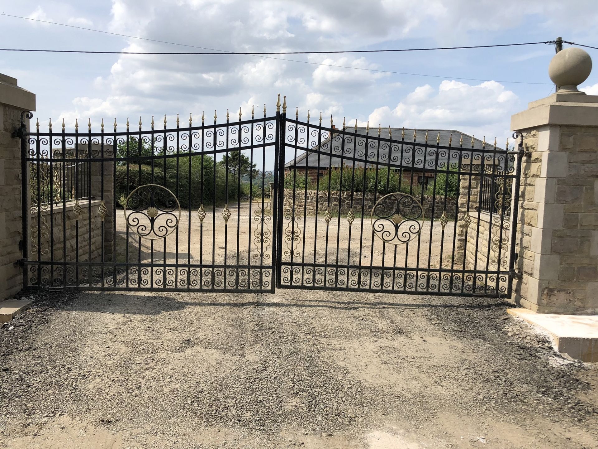 STEEL GATES 214CM HIGH CENTRE LENGTH 525CM *PLUS VAT*