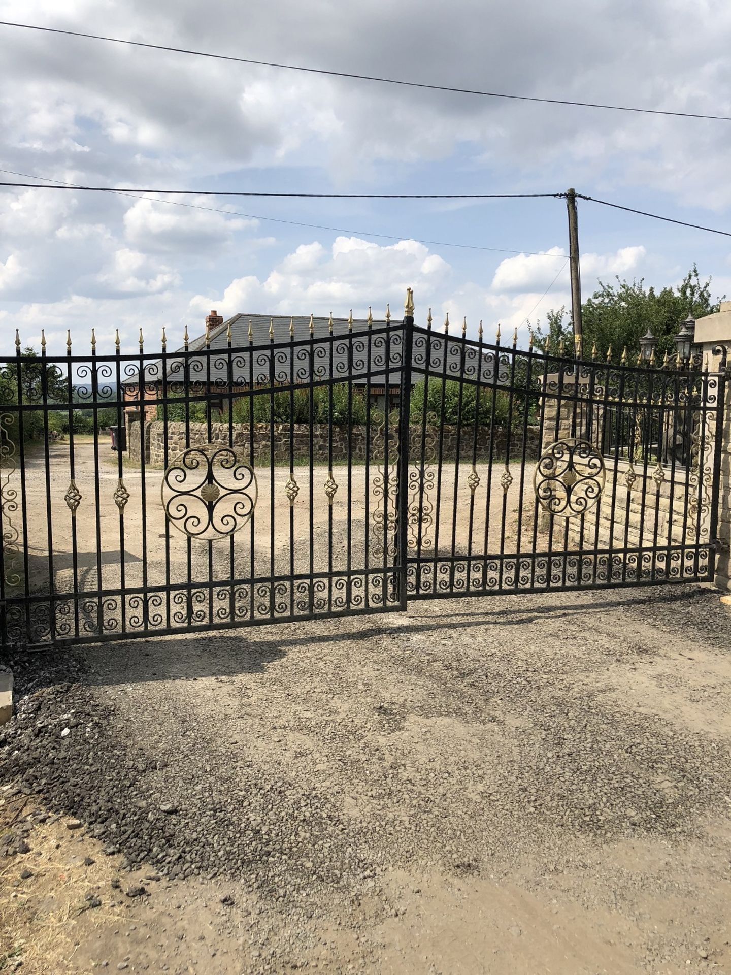 STEEL GATES 214CM HIGH CENTRE LENGTH 525CM *PLUS VAT* - Image 2 of 3