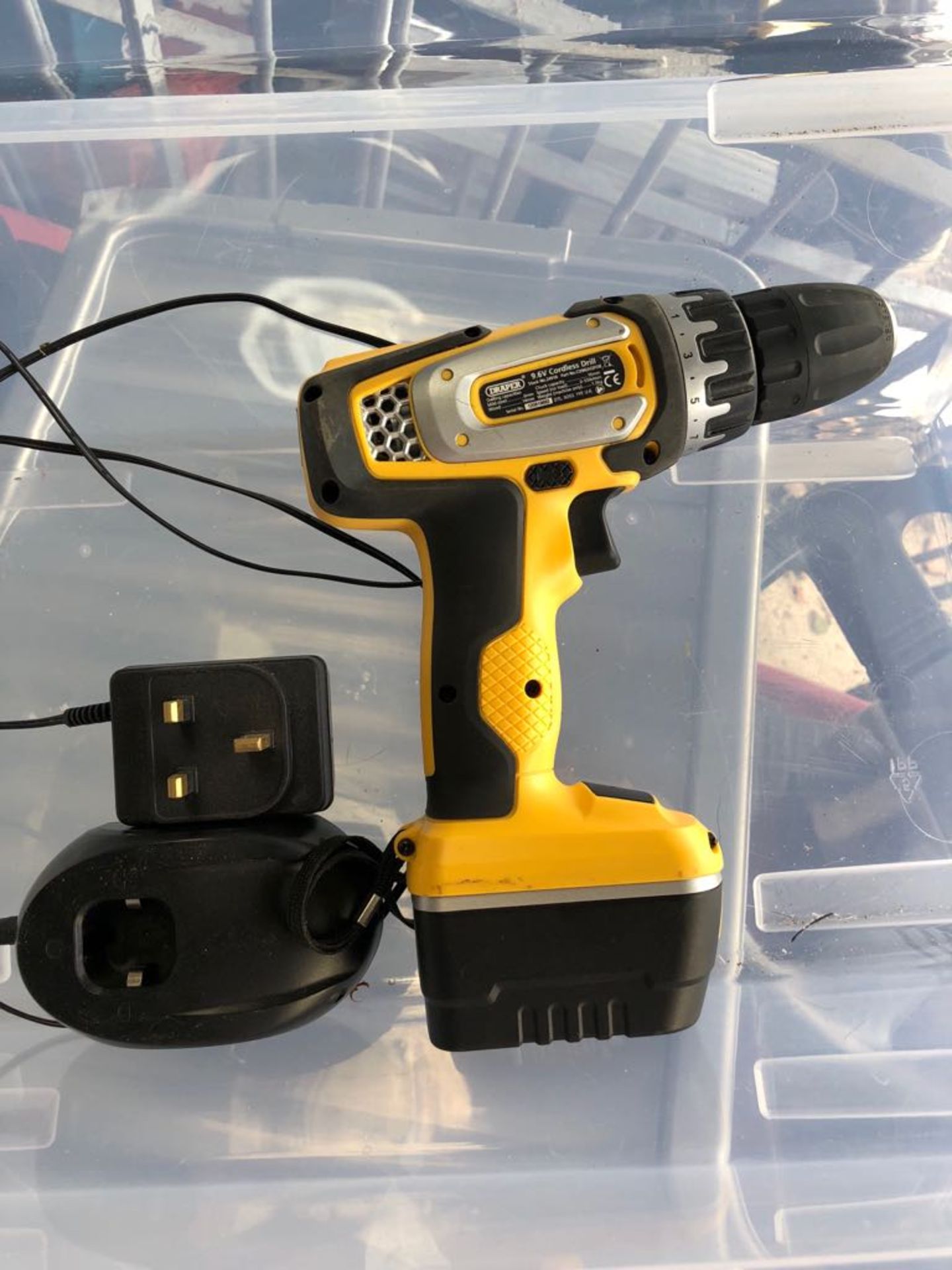 DRAPER 9.6V DRILL C/W 240V CHARGER IN EXCELLENT WORKING ORDER, GOOD BATTERY, GOOD CONDITION